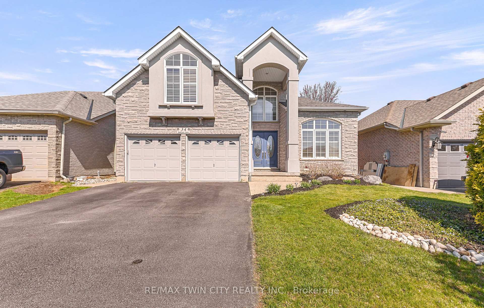 Photo 1 of 34 Jackson Lane, Brantford — HOMEH