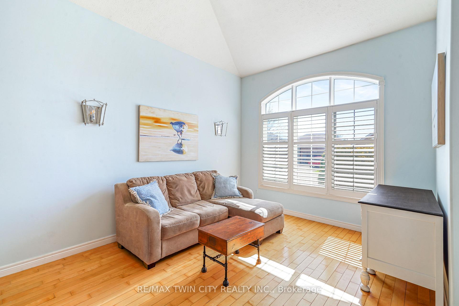 Photo 7 of 34 Jackson Lane, Brantford — HOMEH