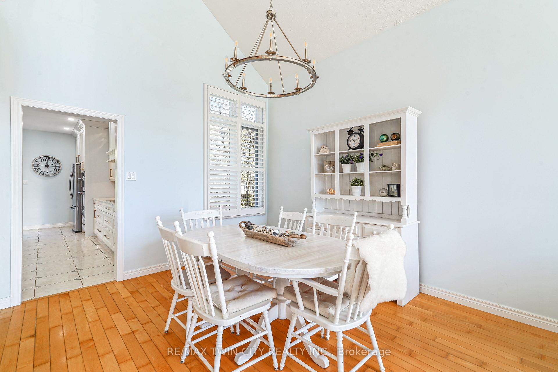 Photo 9 of 34 Jackson Lane, Brantford — HOMEH
