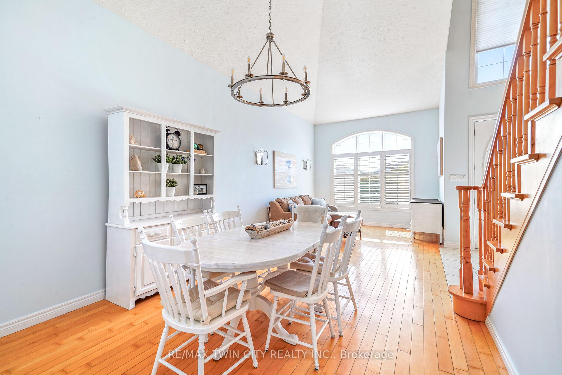 Photo 11 of 34 Jackson Lane, Brantford — HOMEH