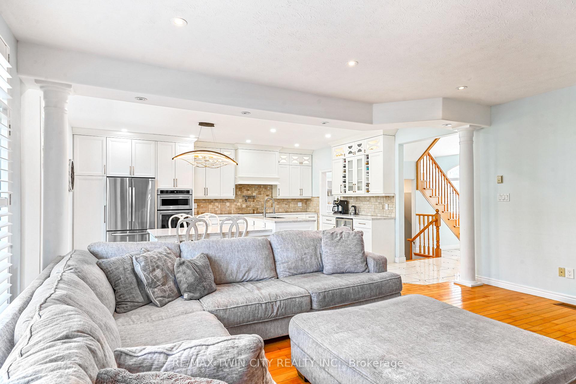Photo 13 of 34 Jackson Lane, Brantford — HOMEH