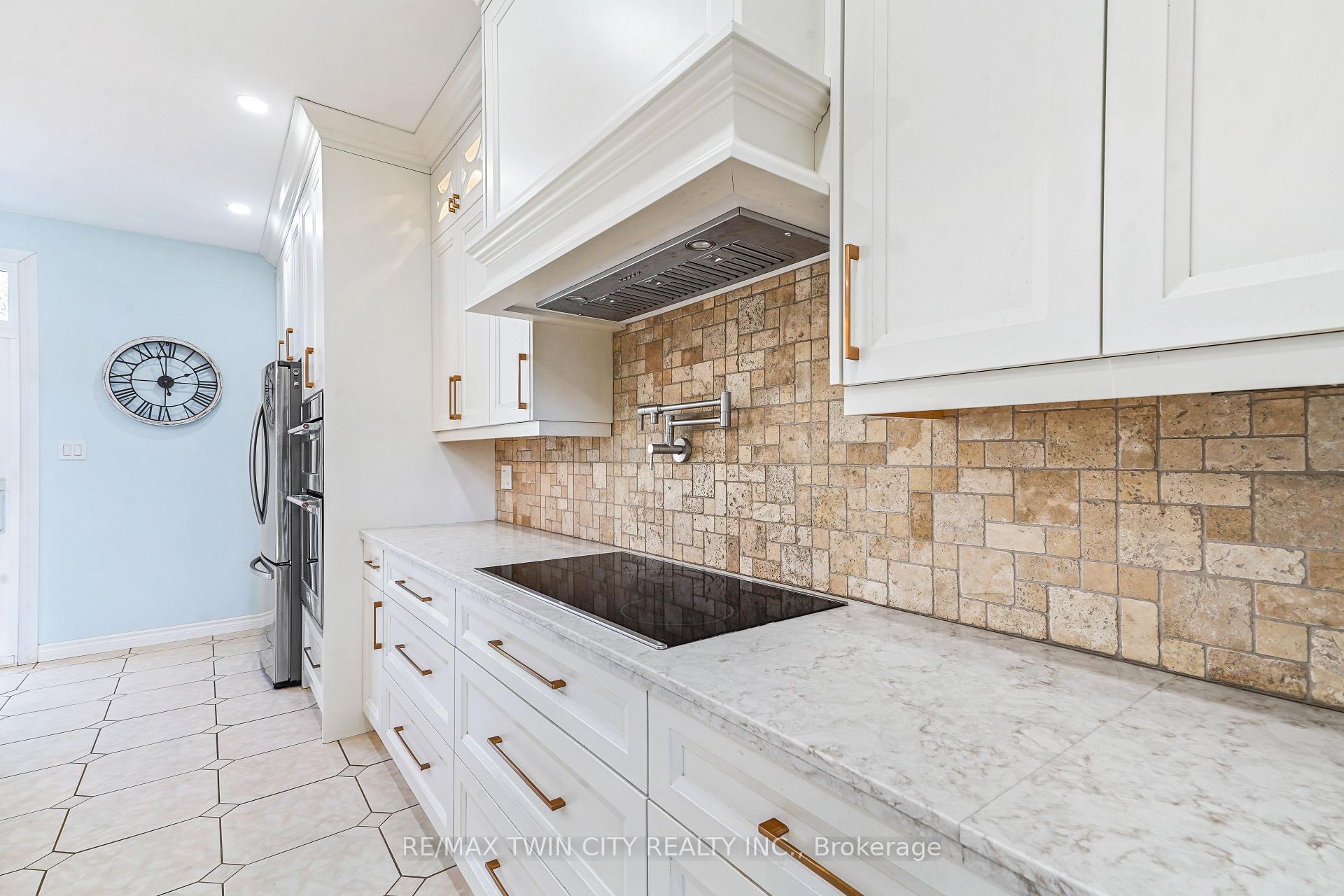 Photo 17 of 34 Jackson Lane, Brantford — HOMEH