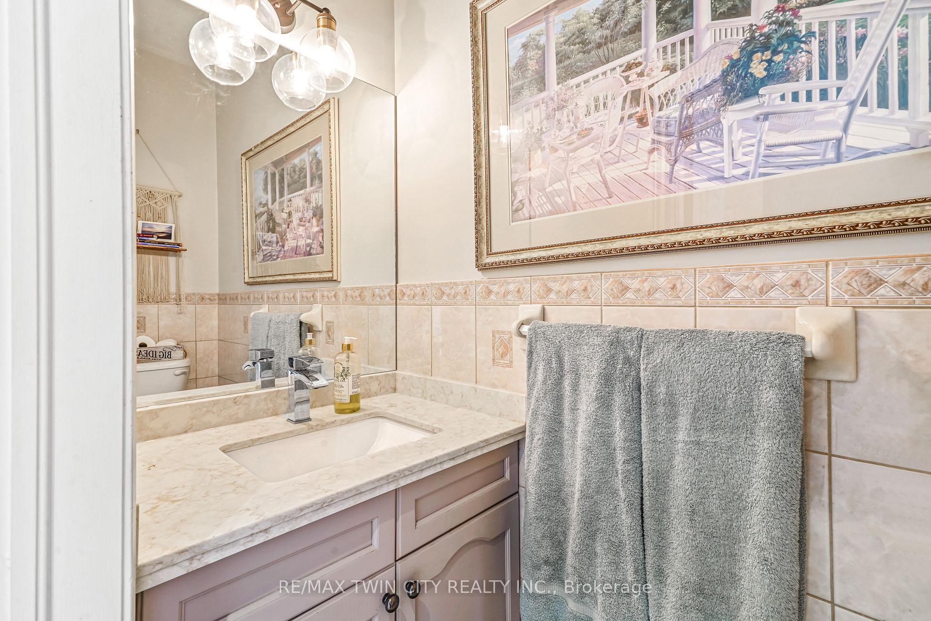 Photo 20 of 34 Jackson Lane, Brantford — HOMEH