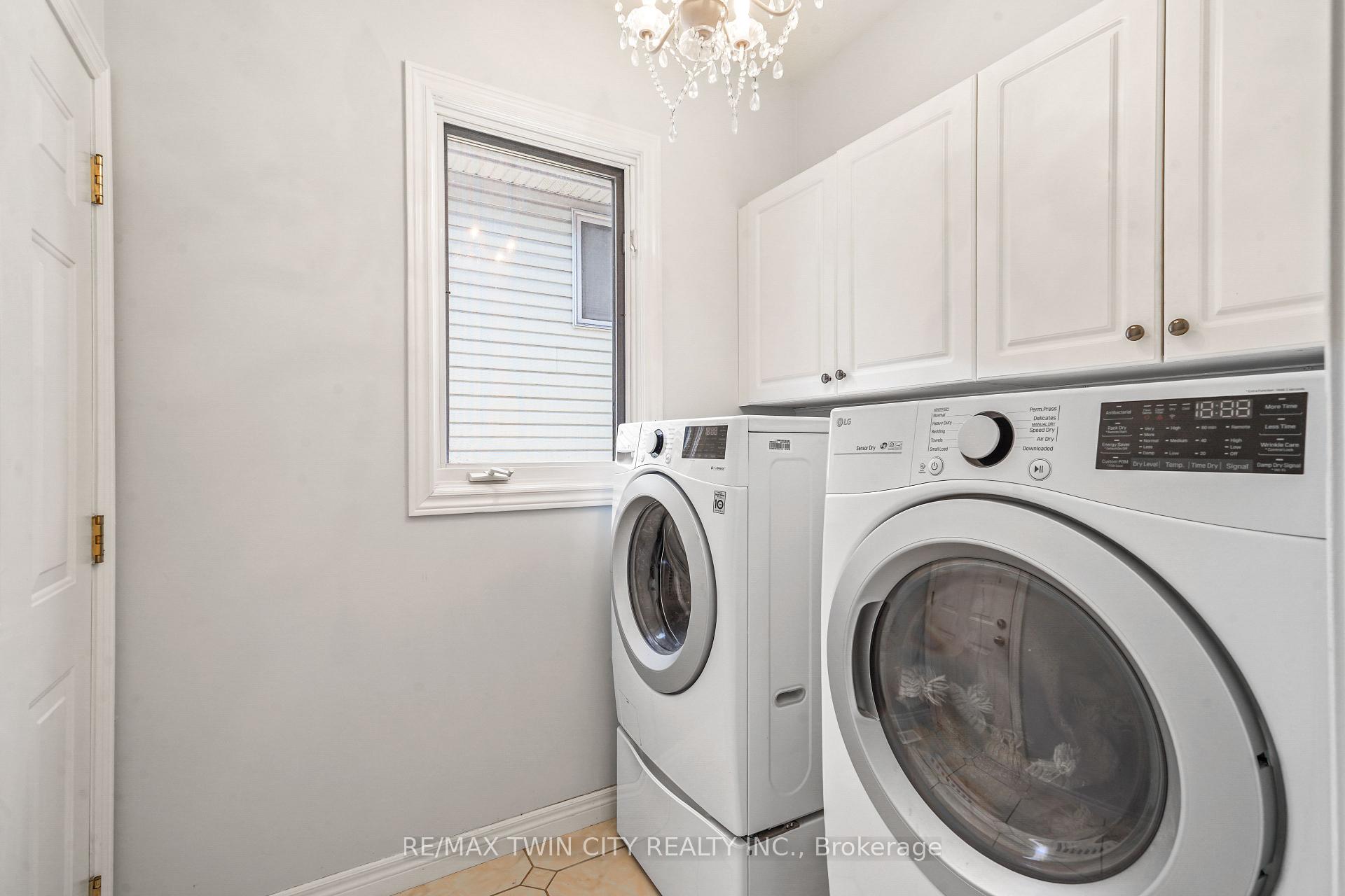Photo 22 of 34 Jackson Lane, Brantford — HOMEH