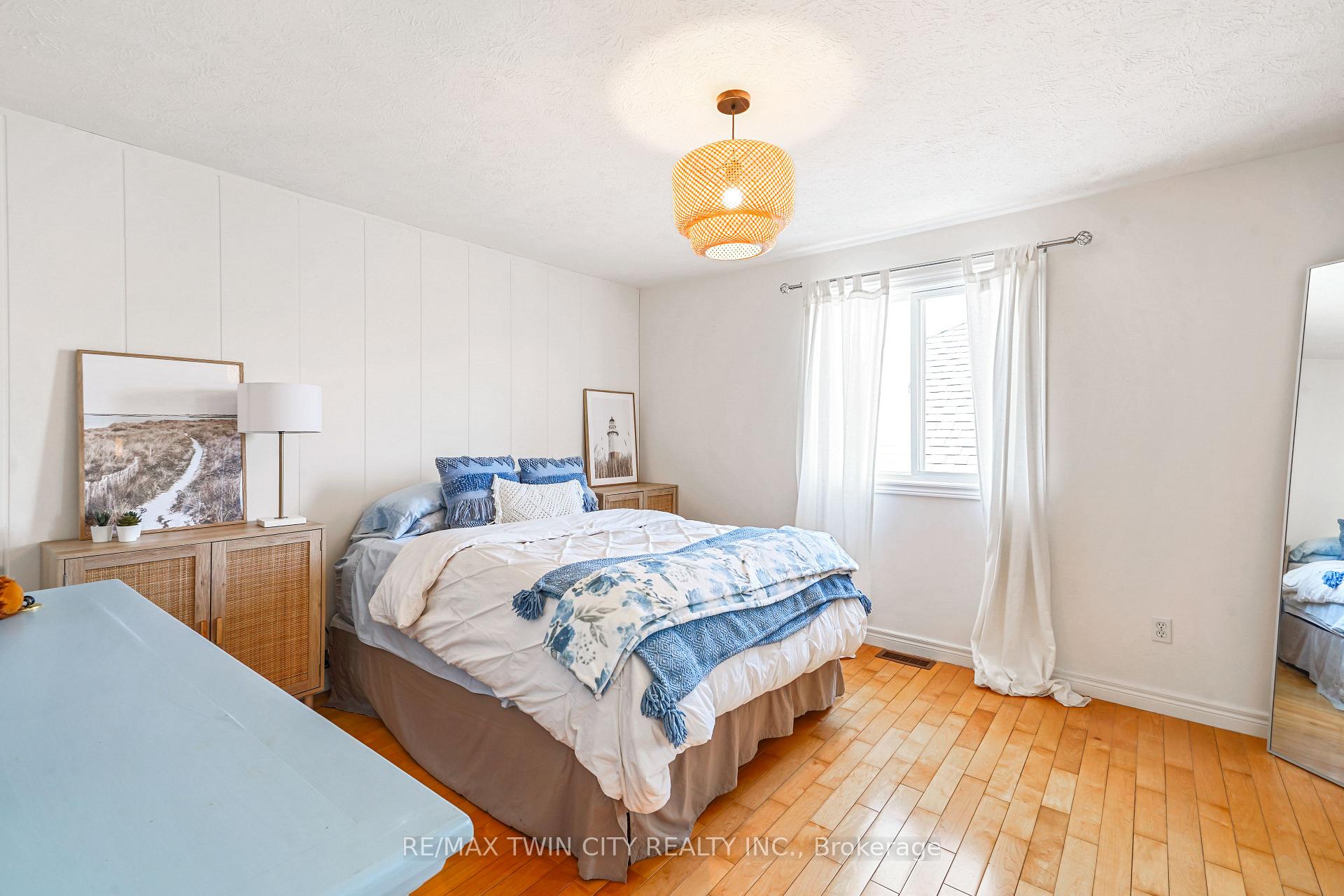 Photo 27 of 34 Jackson Lane, Brantford — HOMEH