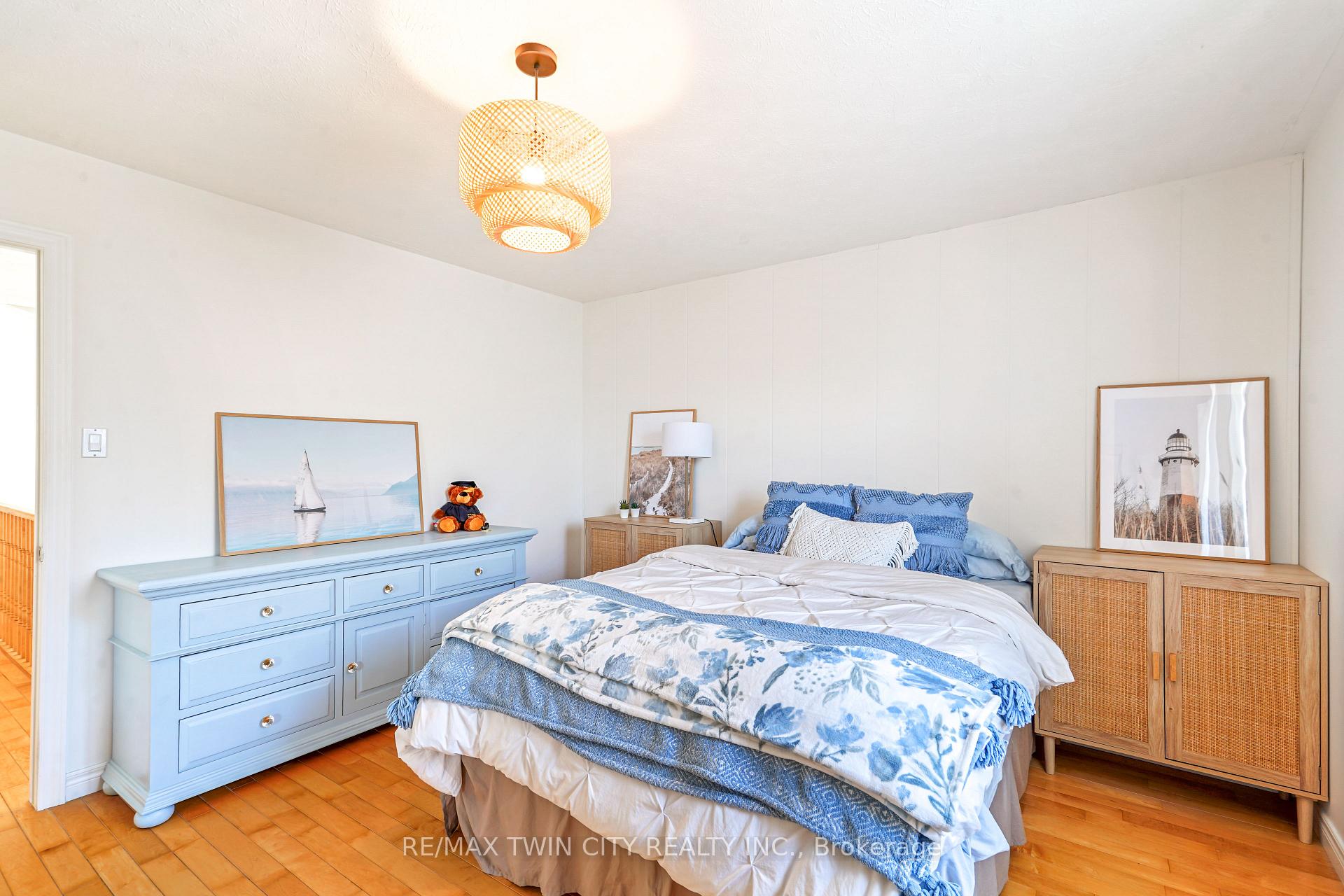 Photo 26 of 34 Jackson Lane, Brantford — HOMEH