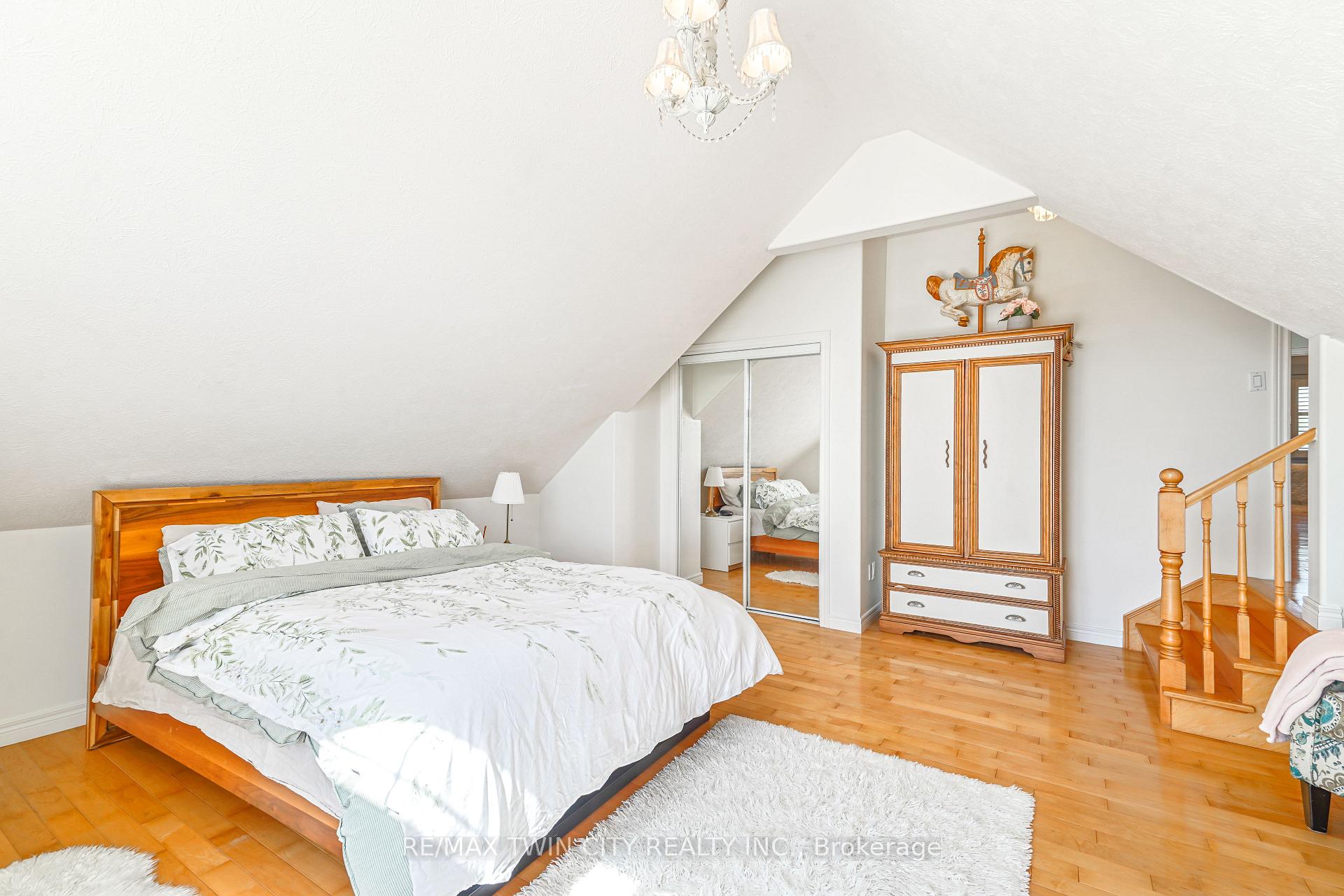 Photo 28 of 34 Jackson Lane, Brantford — HOMEH