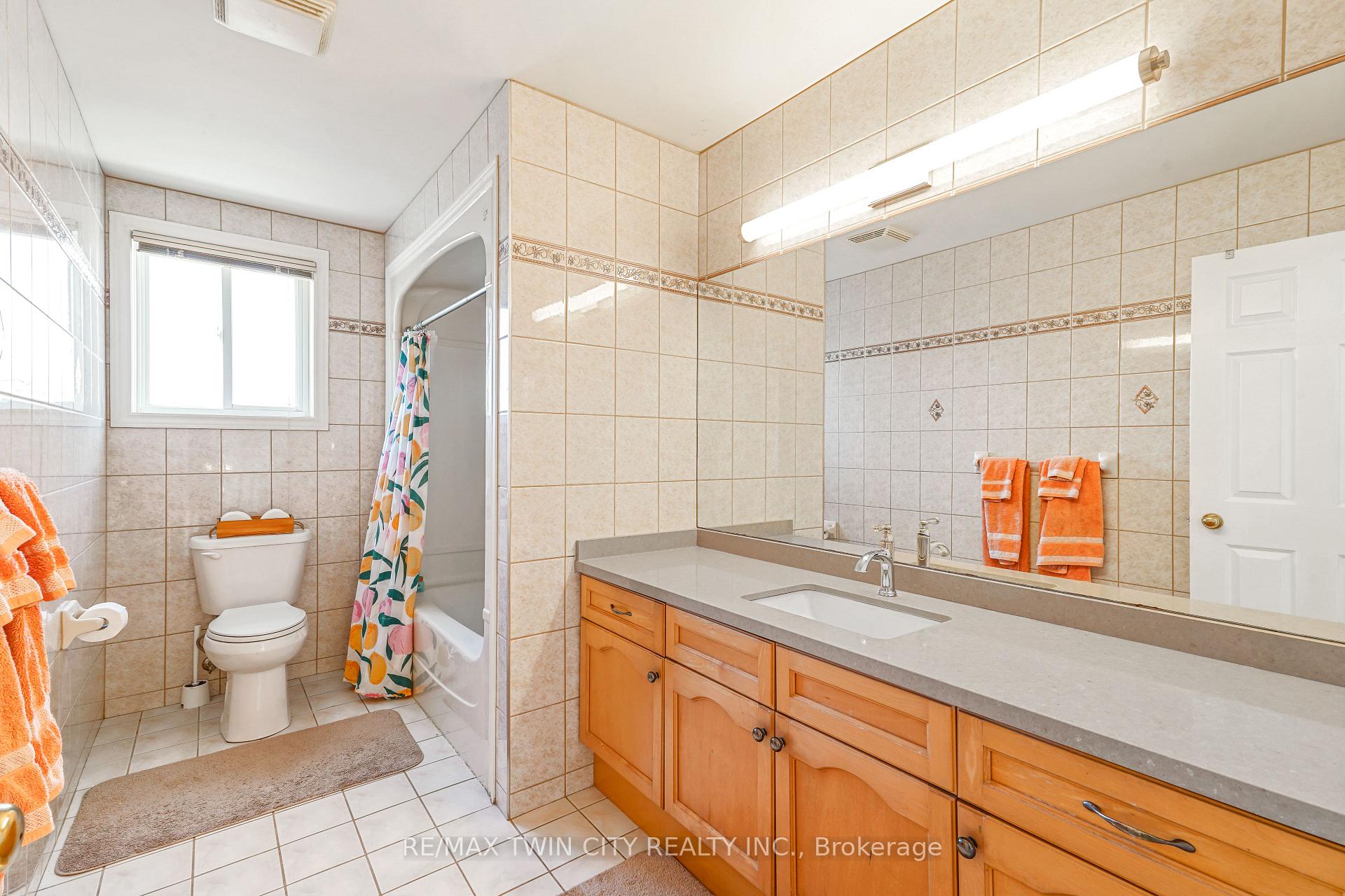 Photo 31 of 34 Jackson Lane, Brantford — HOMEH