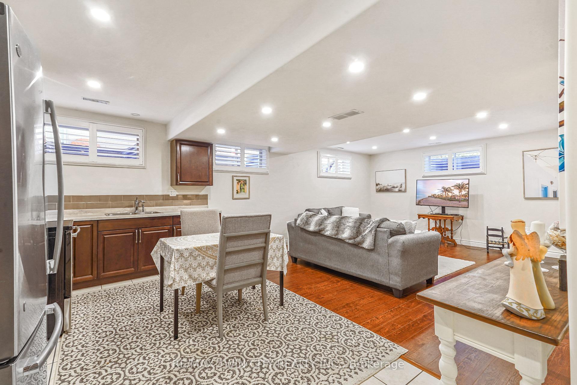 Photo 32 of 34 Jackson Lane, Brantford — HOMEH