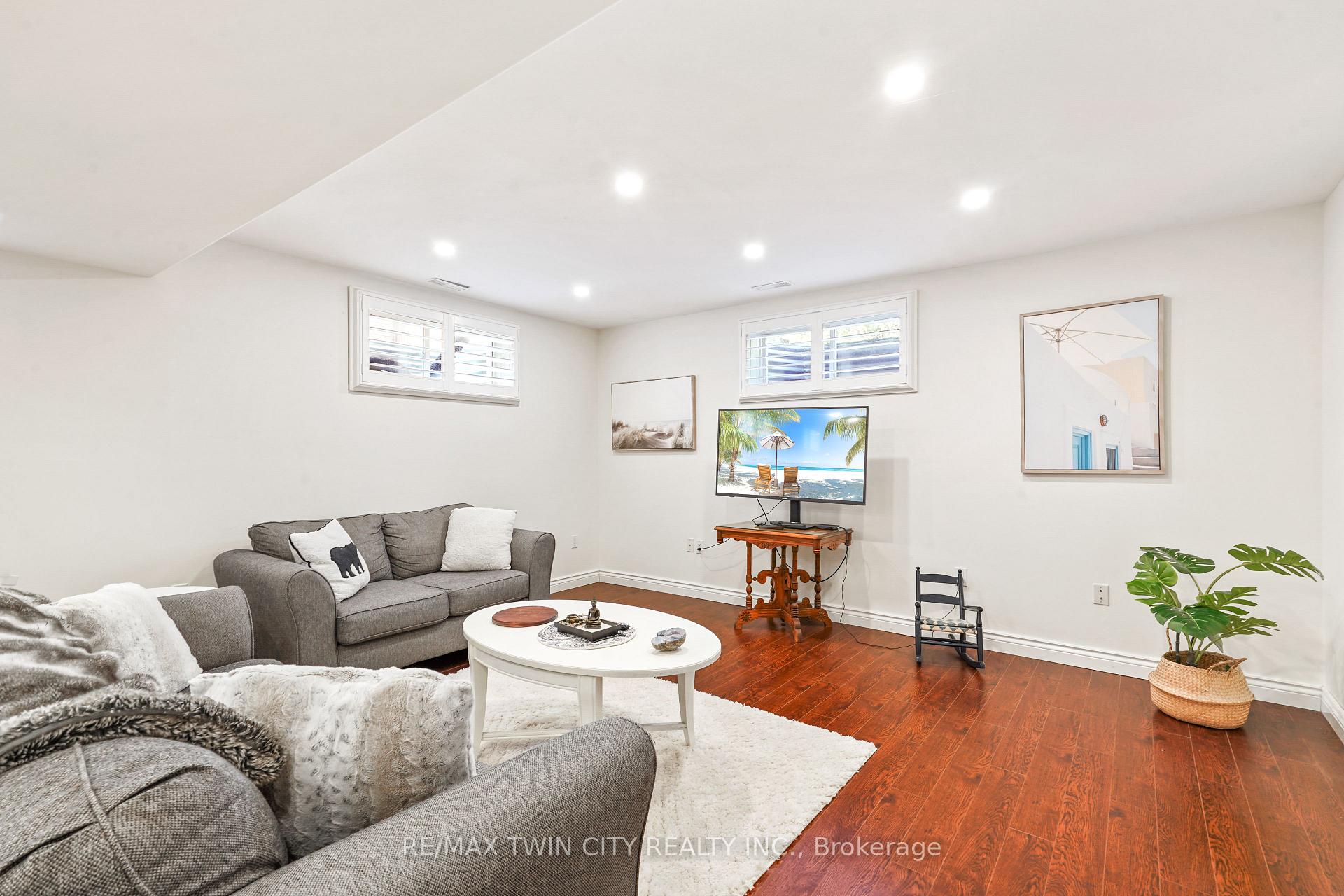 Photo 37 of 34 Jackson Lane, Brantford — HOMEH