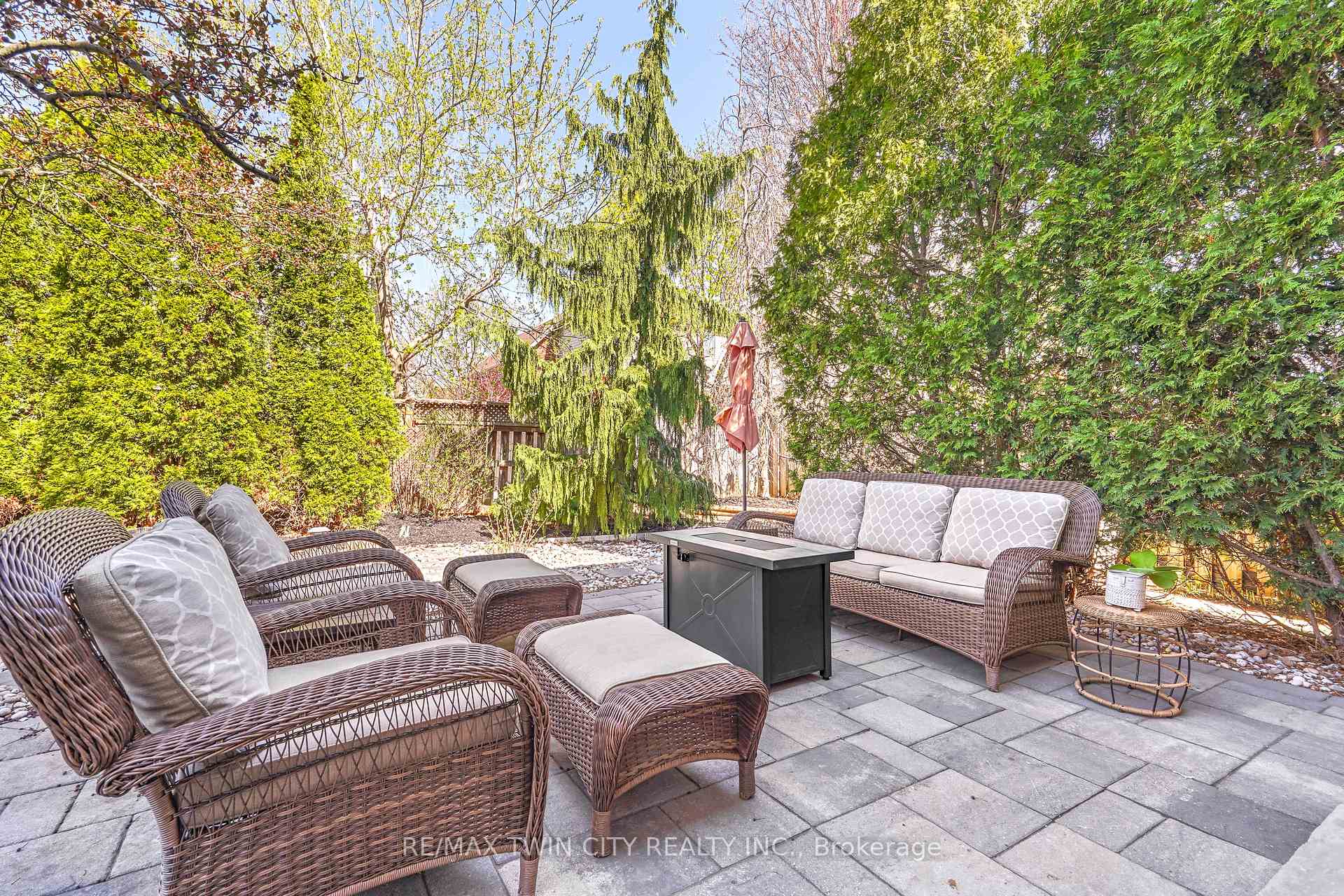Photo 44 of 34 Jackson Lane, Brantford — HOMEH