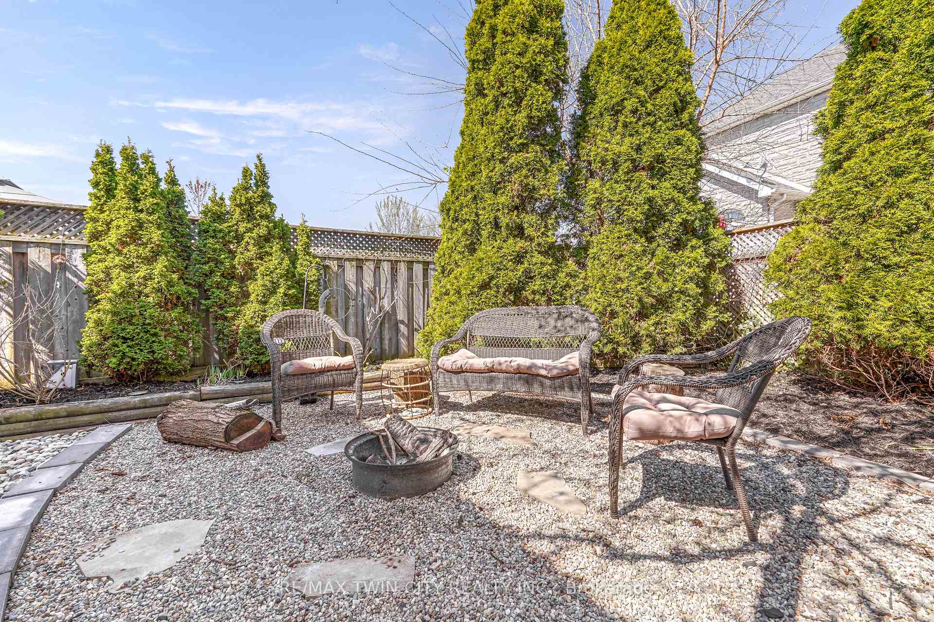 Photo 45 of 34 Jackson Lane, Brantford — HOMEH