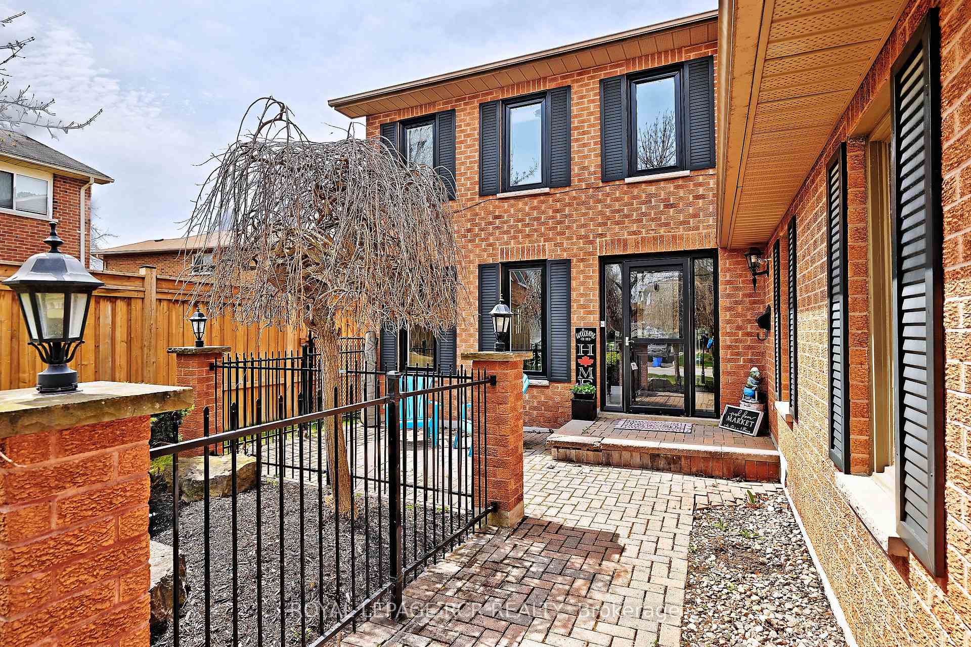 Photo 4 of 67 Attridge Drive, Aurora, Aurora Village — HOMEH