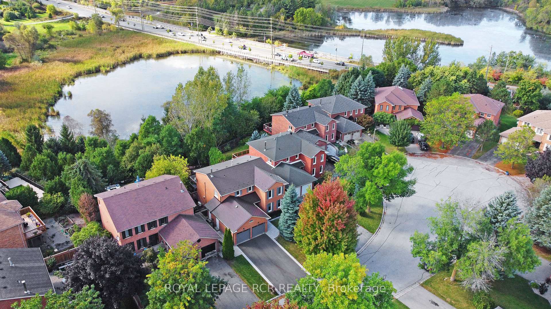 Photo 3 of 67 Attridge Drive, Aurora, Aurora Village — HOMEH