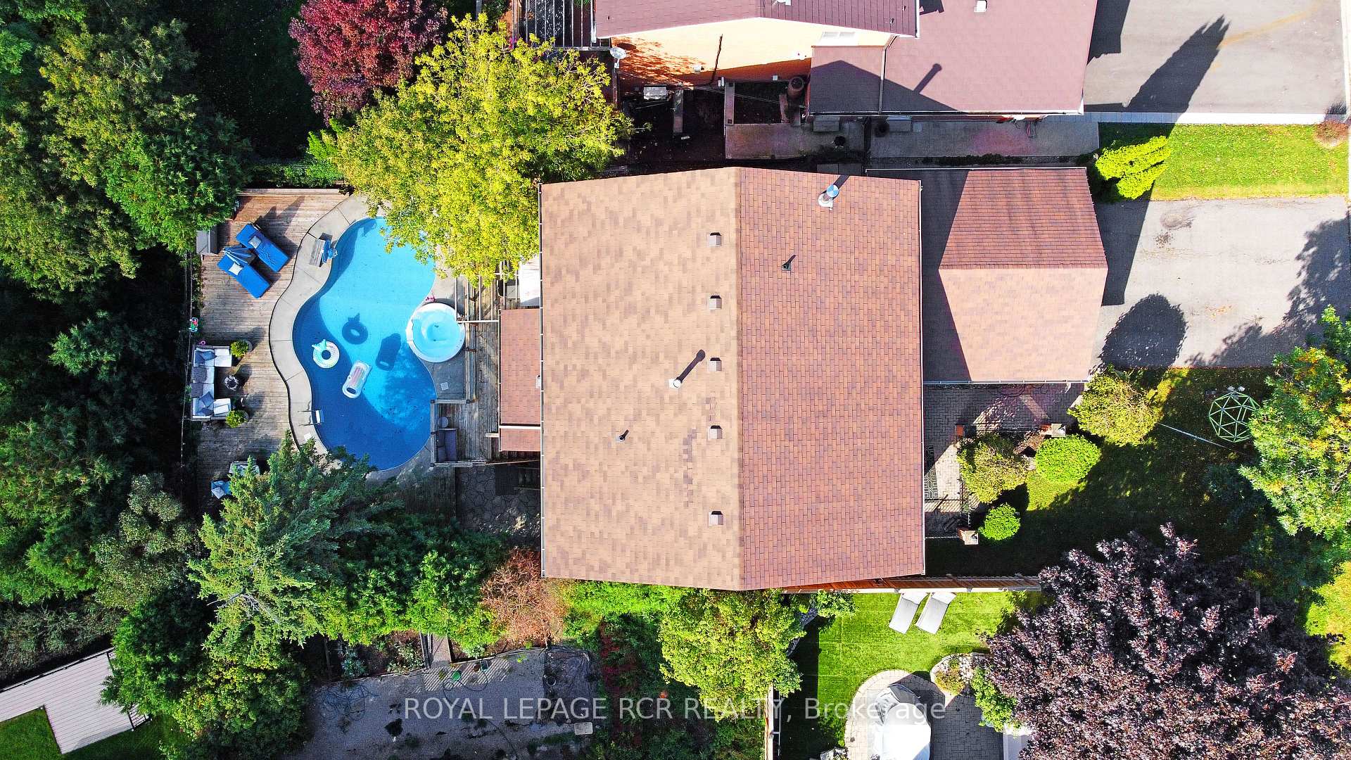 Photo 2 of 67 Attridge Drive, Aurora, Aurora Village — HOMEH