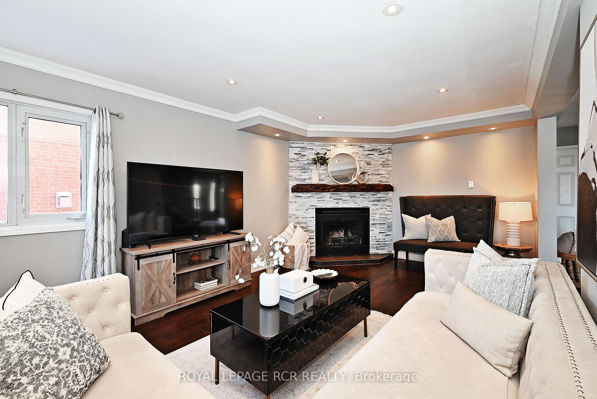 Photo 7 of 67 Attridge Drive, Aurora, Aurora Village — HOMEH