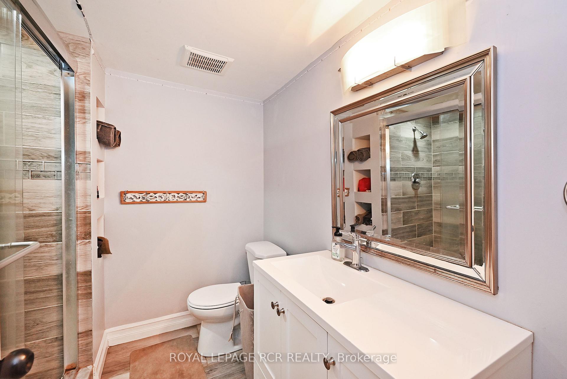 Photo 36 of 67 Attridge Drive, Aurora, Aurora Village — HOMEH