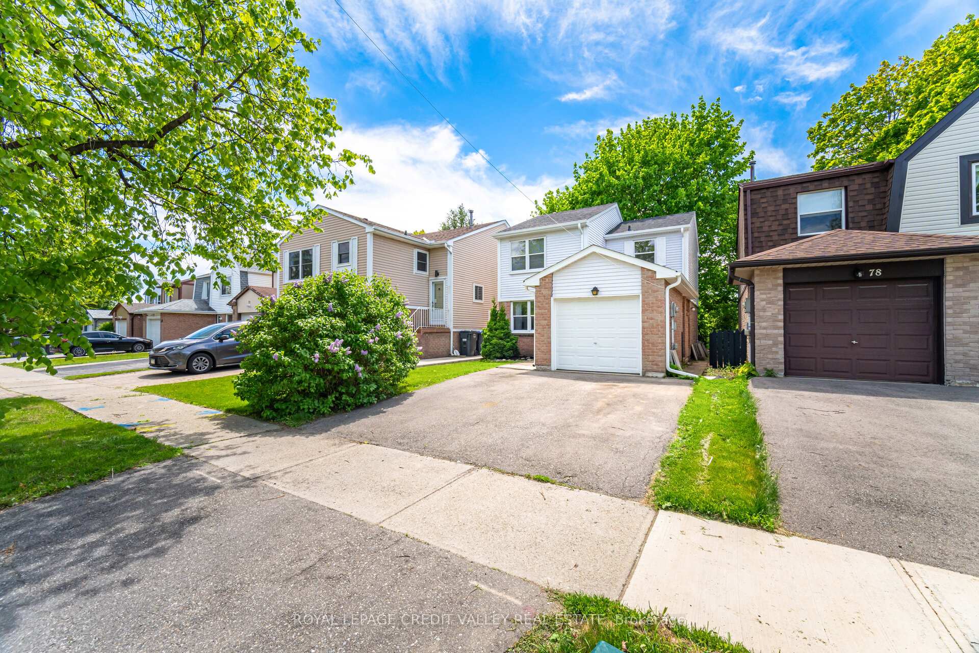 Photo 2 of 76 Majestic Crescent, Brampton, Central Park — HOMEH