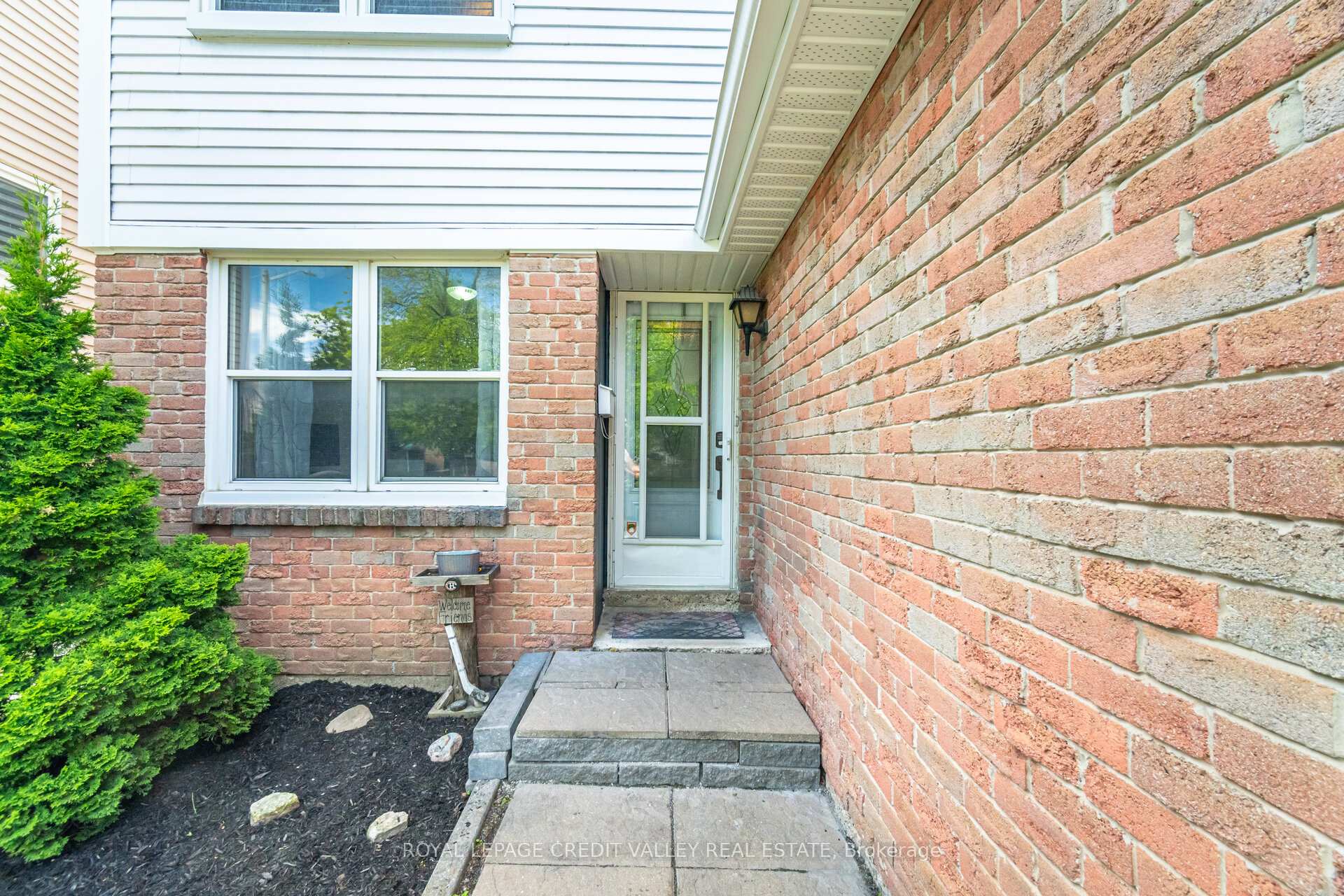 Photo 4 of 76 Majestic Crescent, Brampton, Central Park — HOMEH