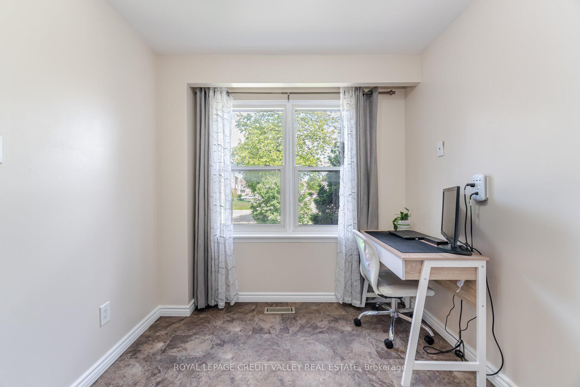 Photo 14 of 76 Majestic Crescent, Brampton, Central Park — HOMEH