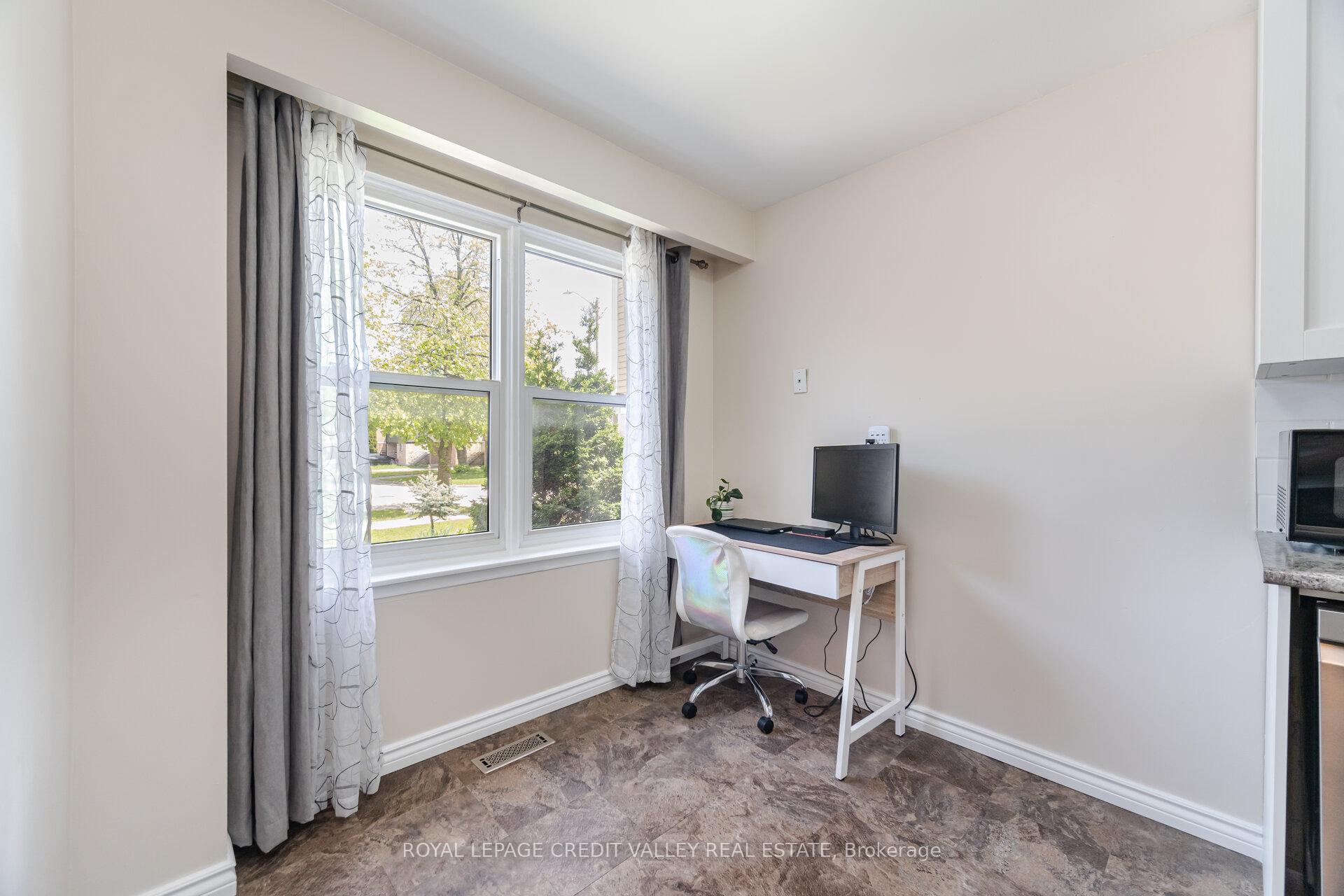 Photo 15 of 76 Majestic Crescent, Brampton, Central Park — HOMEH