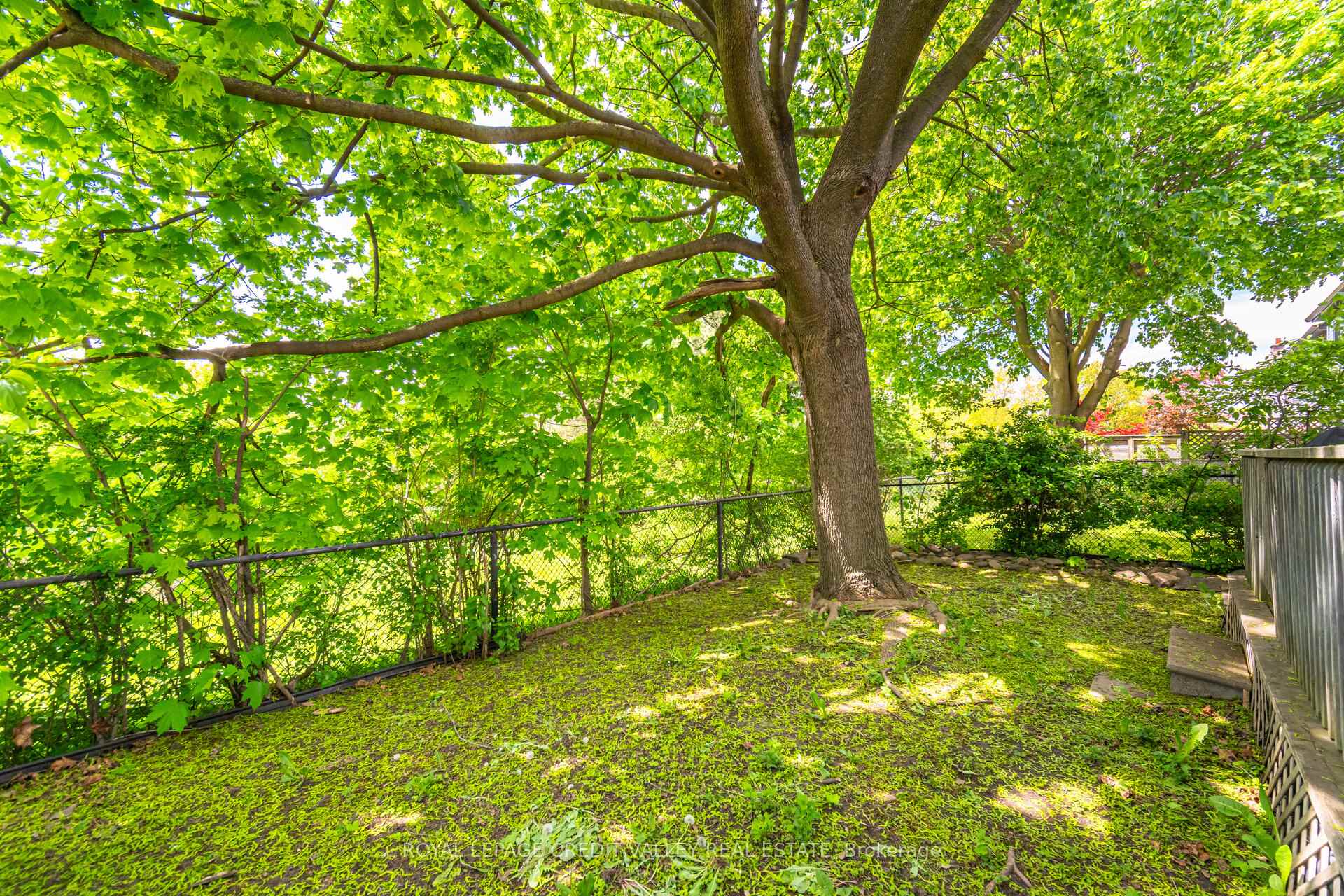Photo 37 of 76 Majestic Crescent, Brampton, Central Park — HOMEH