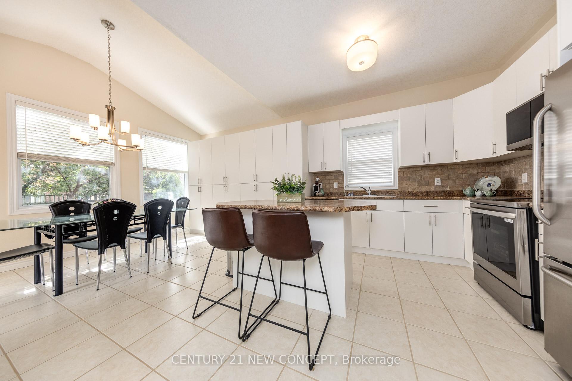 Photo 43 of 47 Coopershawk Street, Kitchener — HOMEH