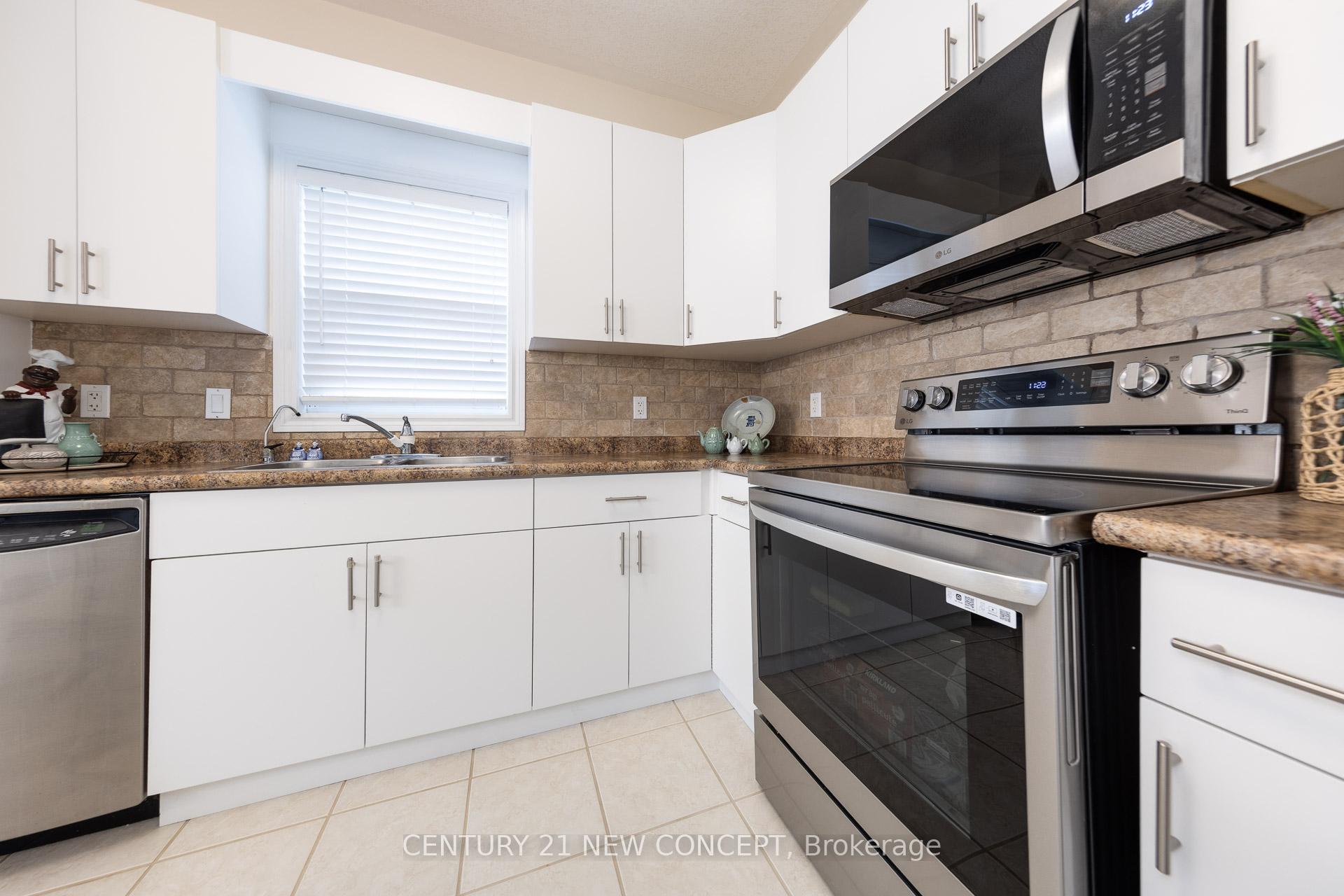 Photo 14 of 47 Coopershawk Street, Kitchener — HOMEH