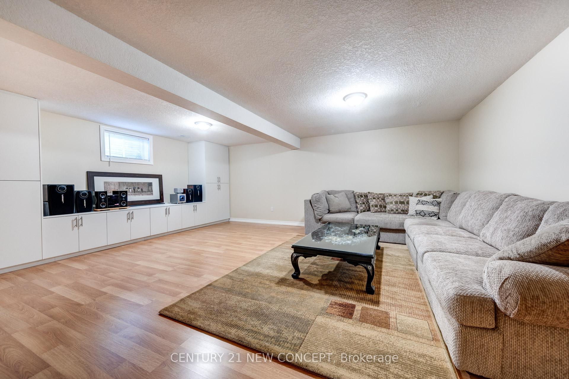 Photo 33 of 47 Coopershawk Street, Kitchener — HOMEH
