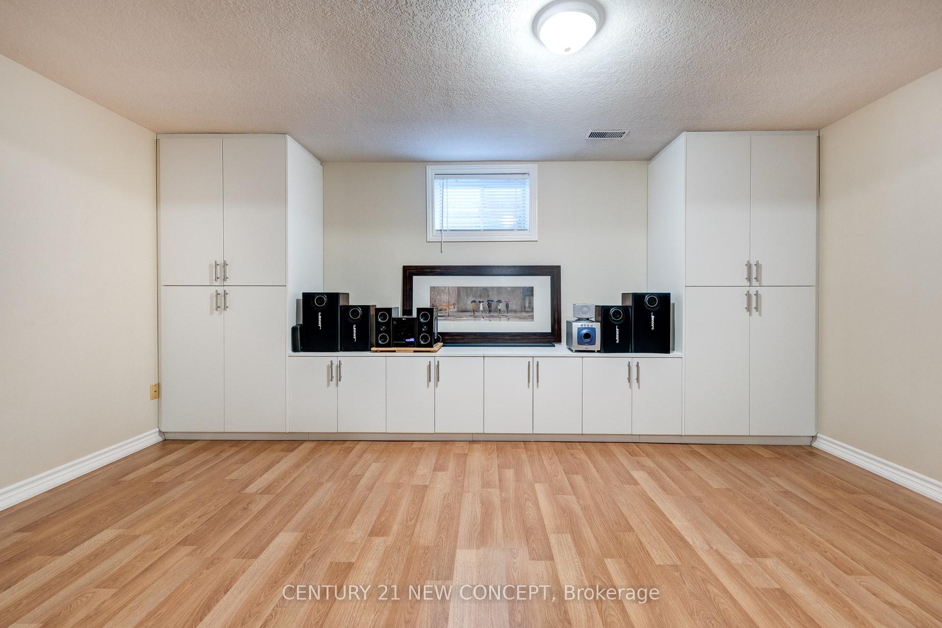Photo 42 of 47 Coopershawk Street, Kitchener — HOMEH