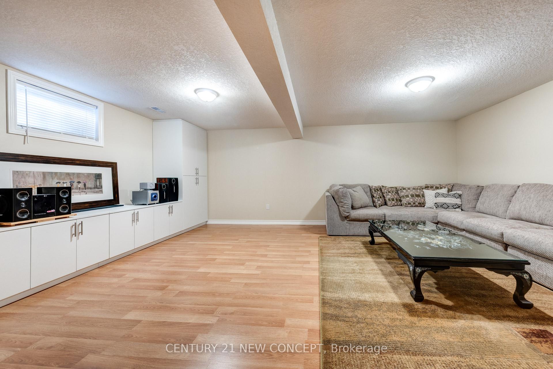 Photo 45 of 47 Coopershawk Street, Kitchener — HOMEH