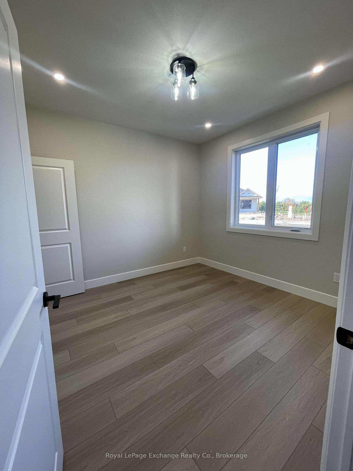 Photo 17 of 68 Merceds Crescent E, Kincardine — HOMEH