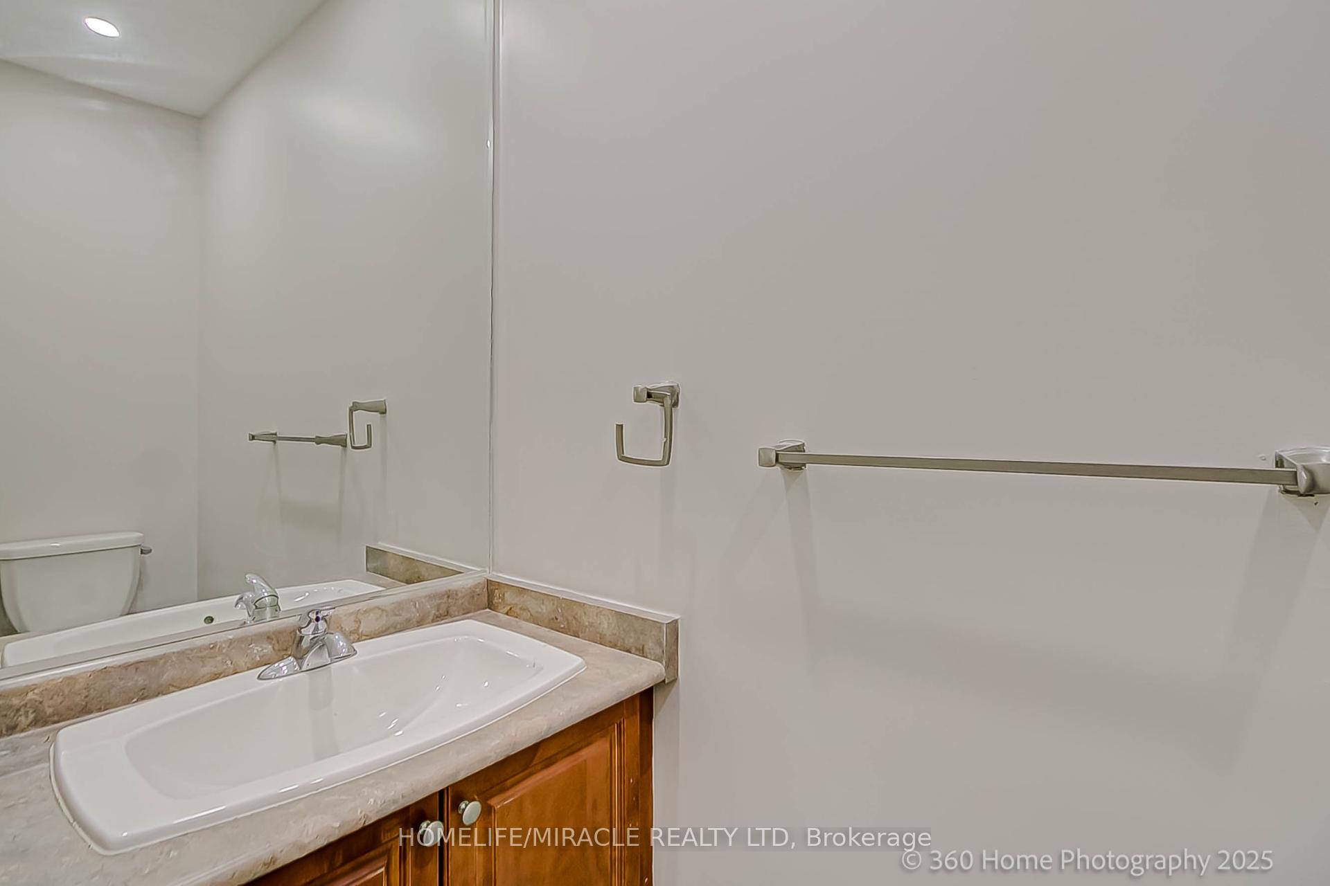 Photo 4 of 20 Amy Avenue, Brampton, Brampton East — HOMEH