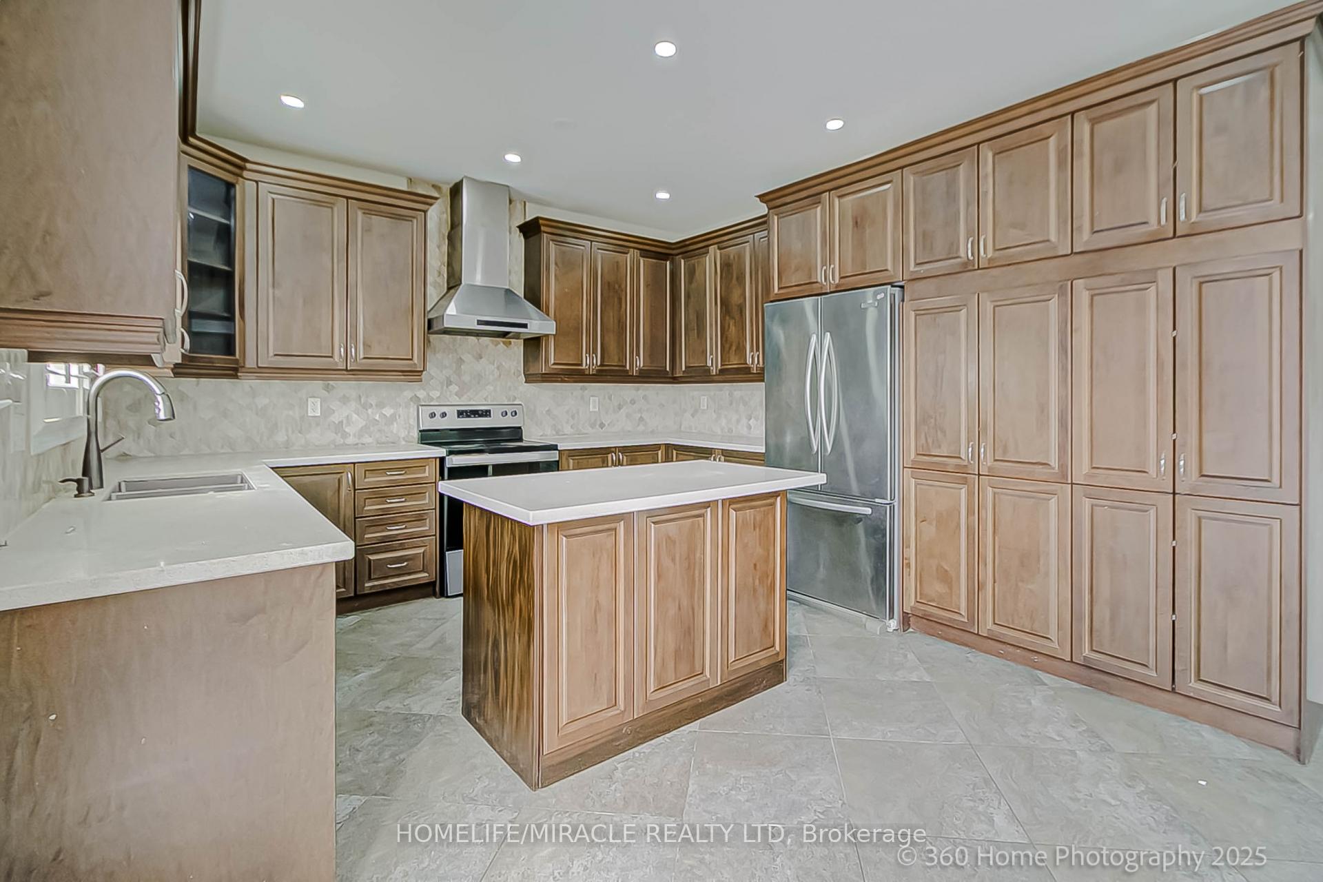 Photo 11 of 20 Amy Avenue, Brampton, Brampton East — HOMEH