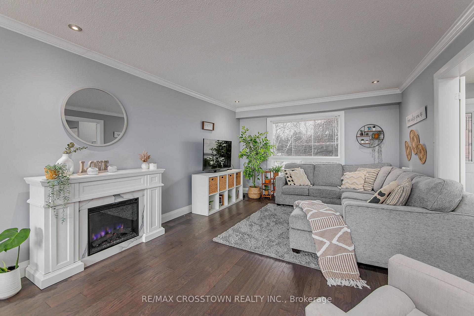Photo 3 of 9 Patterson Place, Barrie, Ardagh — HOMEH