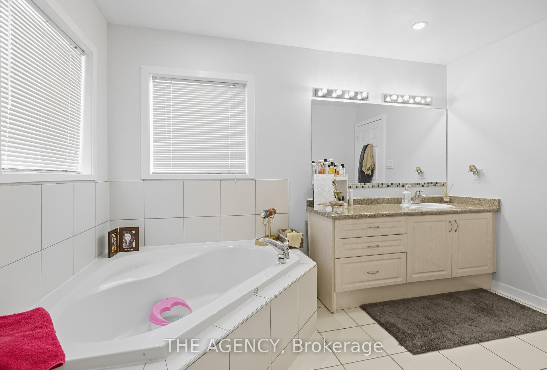 Photo 21 of 12 Robert Attersley Drive E, Whitby, Taunton North — HOMEH