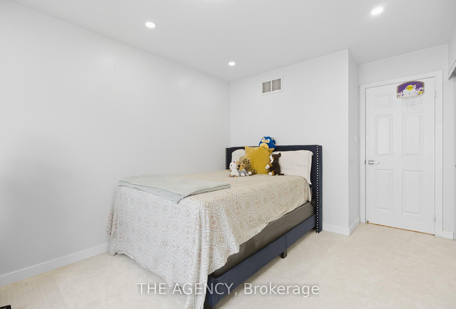 Photo 28 of 12 Robert Attersley Drive E, Whitby, Taunton North — HOMEH