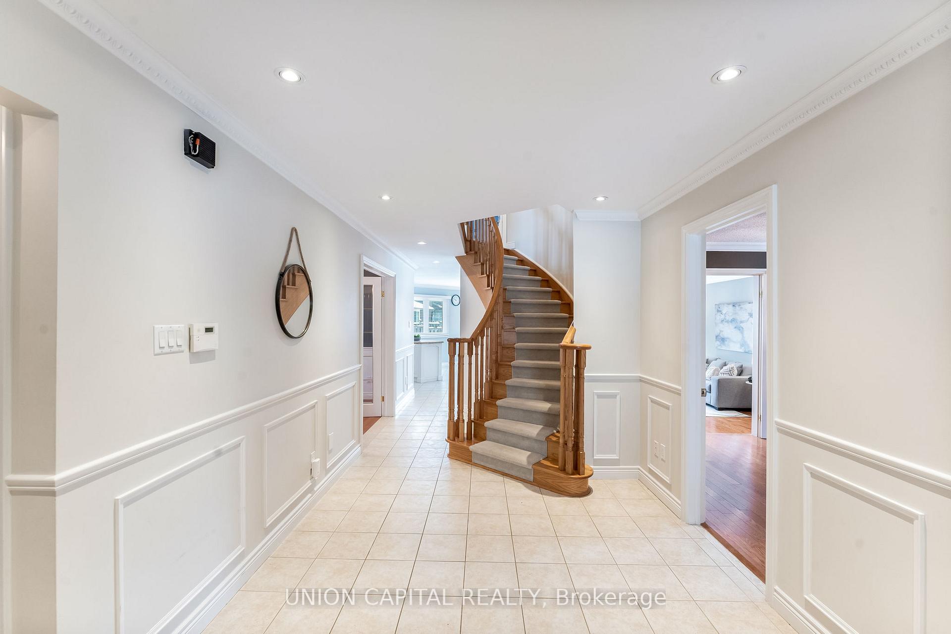 Photo 2 of 21 Bauer Crescent, Markham, Unionville — HOMEH