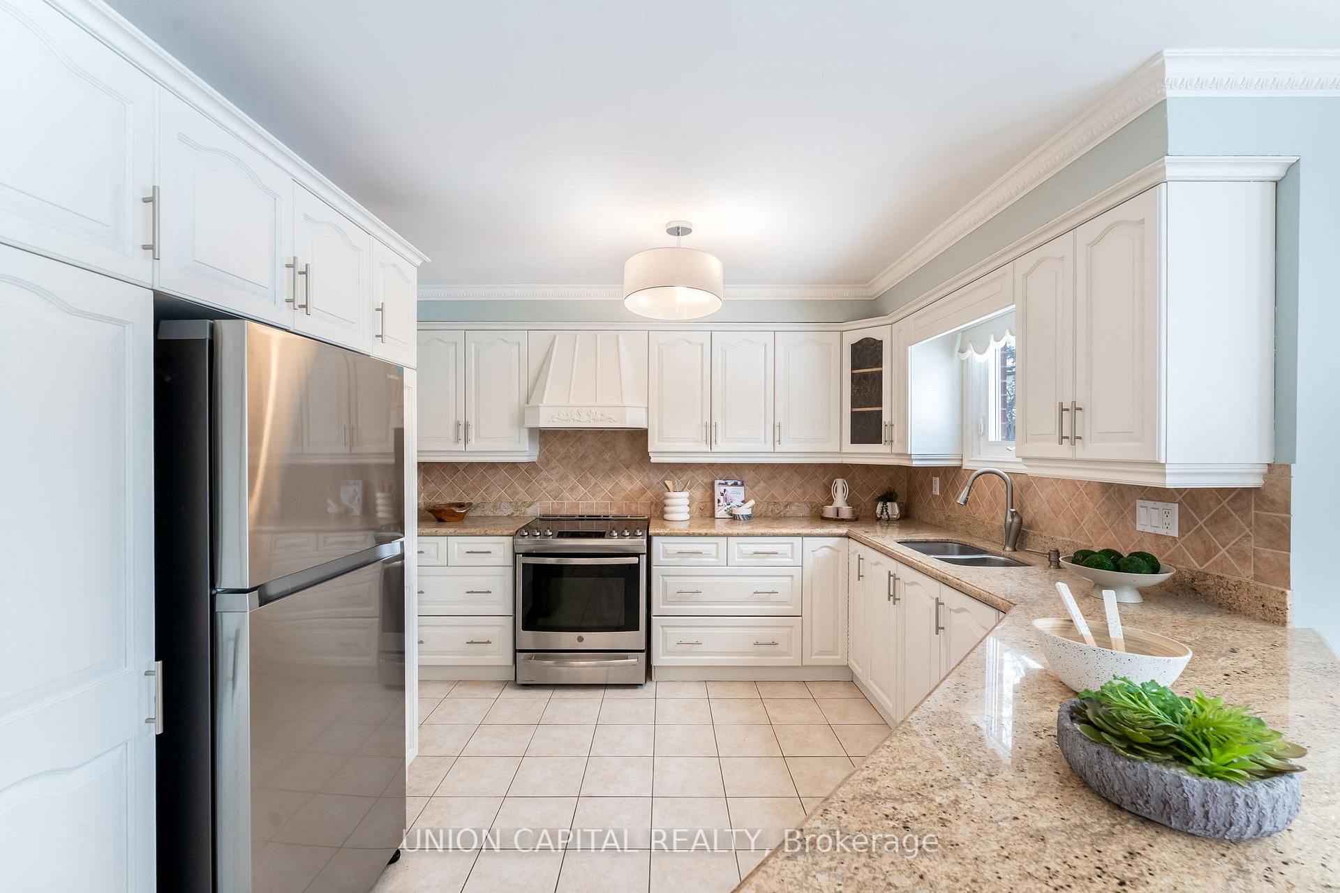 Photo 12 of 21 Bauer Crescent, Markham, Unionville — HOMEH