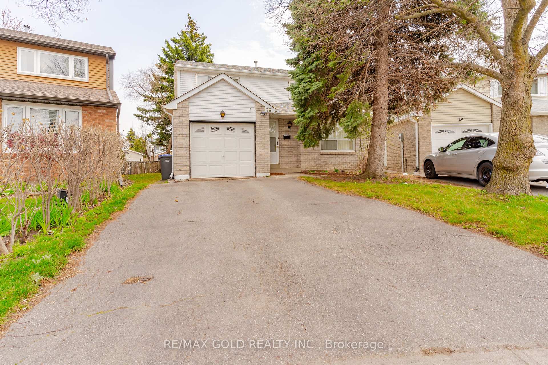 Photo 3 of 76 Mayfair Crescent, Brampton, Central Park — HOMEH