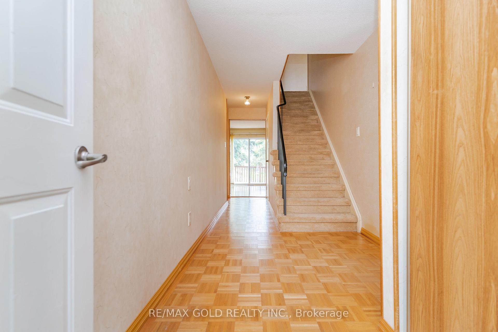 Photo 2 of 76 Mayfair Crescent, Brampton, Central Park — HOMEH