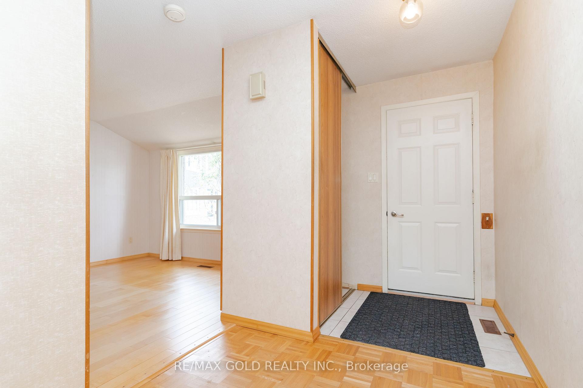 Photo 8 of 76 Mayfair Crescent, Brampton, Central Park — HOMEH