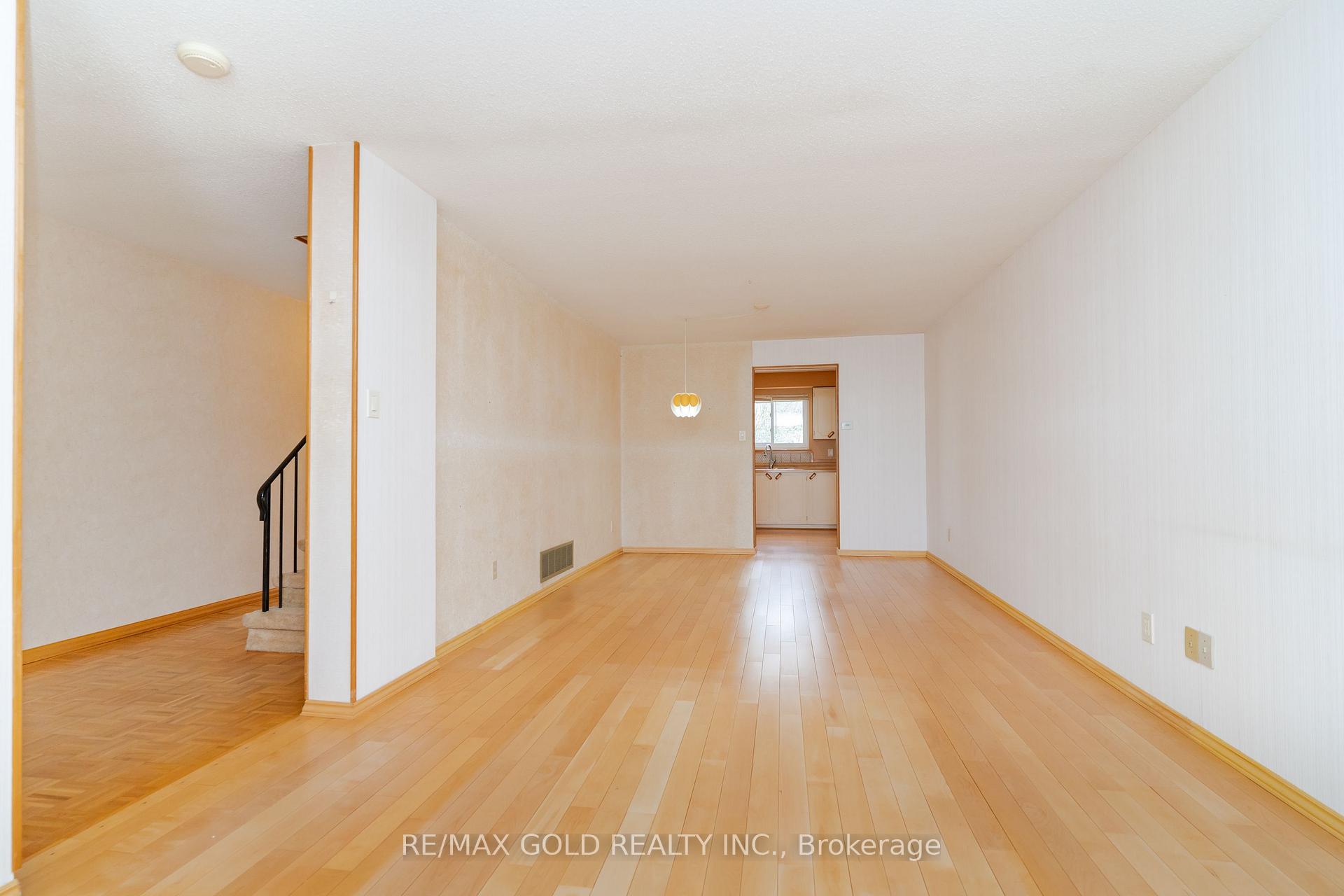 Photo 9 of 76 Mayfair Crescent, Brampton, Central Park — HOMEH