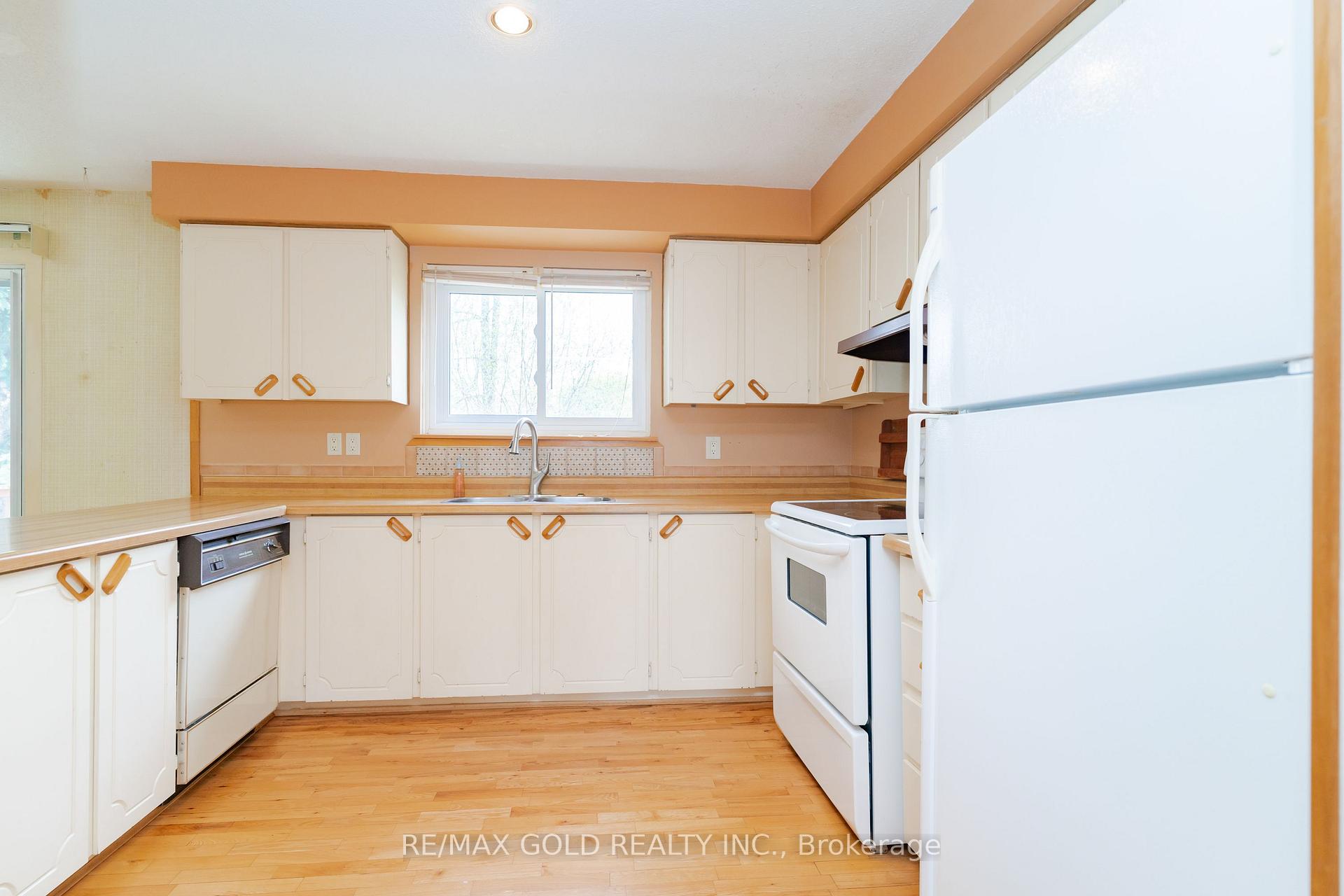 Photo 7 of 76 Mayfair Crescent, Brampton, Central Park — HOMEH