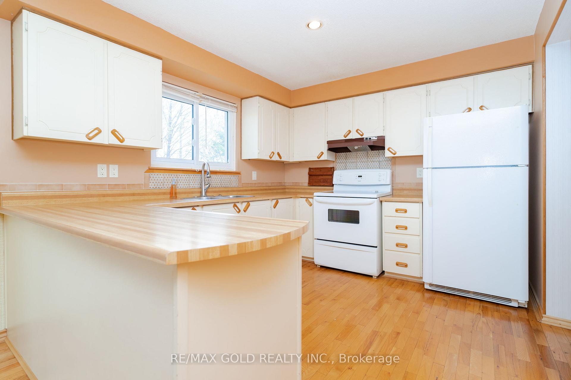 Photo 12 of 76 Mayfair Crescent, Brampton, Central Park — HOMEH