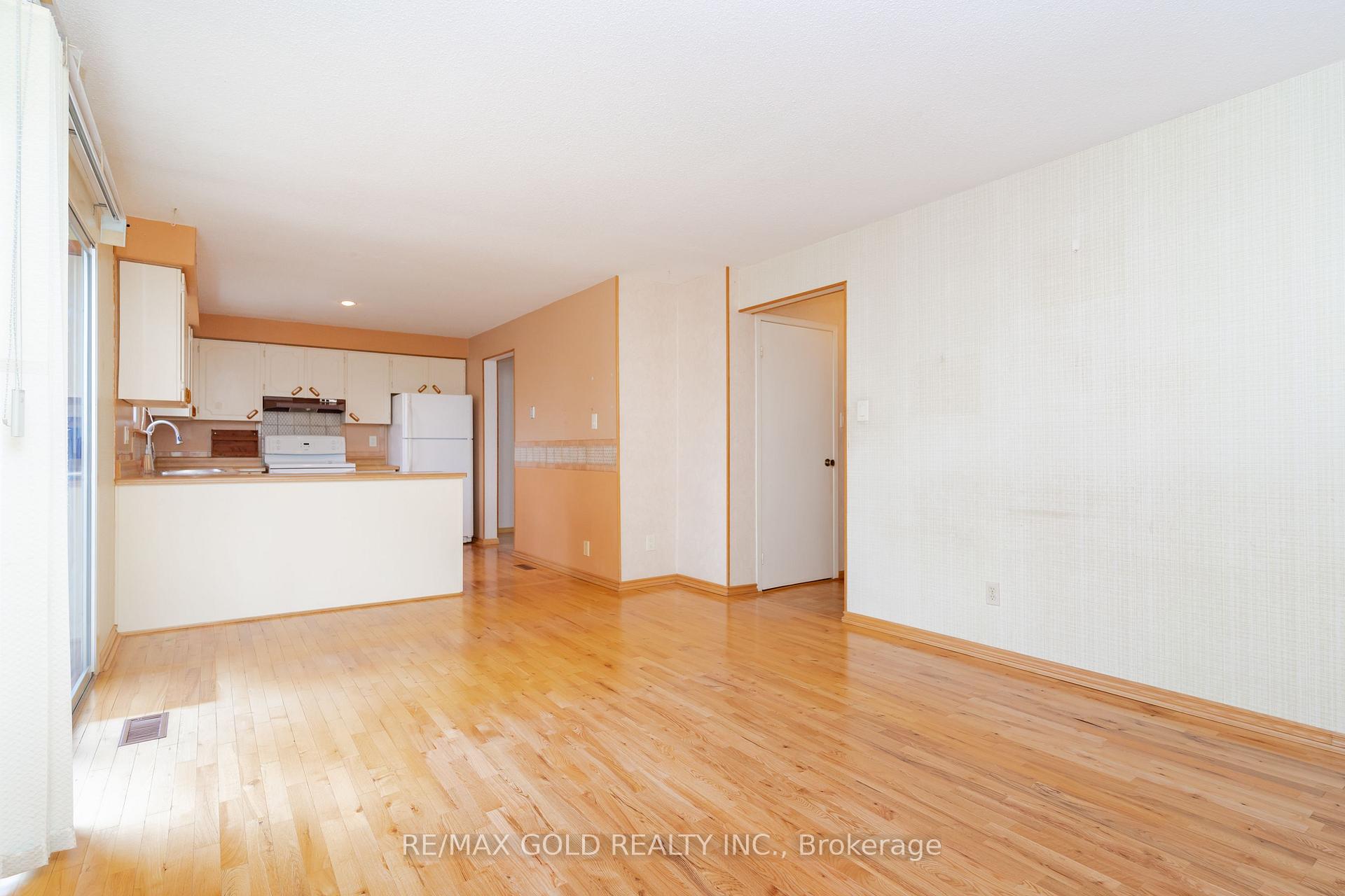 Photo 15 of 76 Mayfair Crescent, Brampton, Central Park — HOMEH
