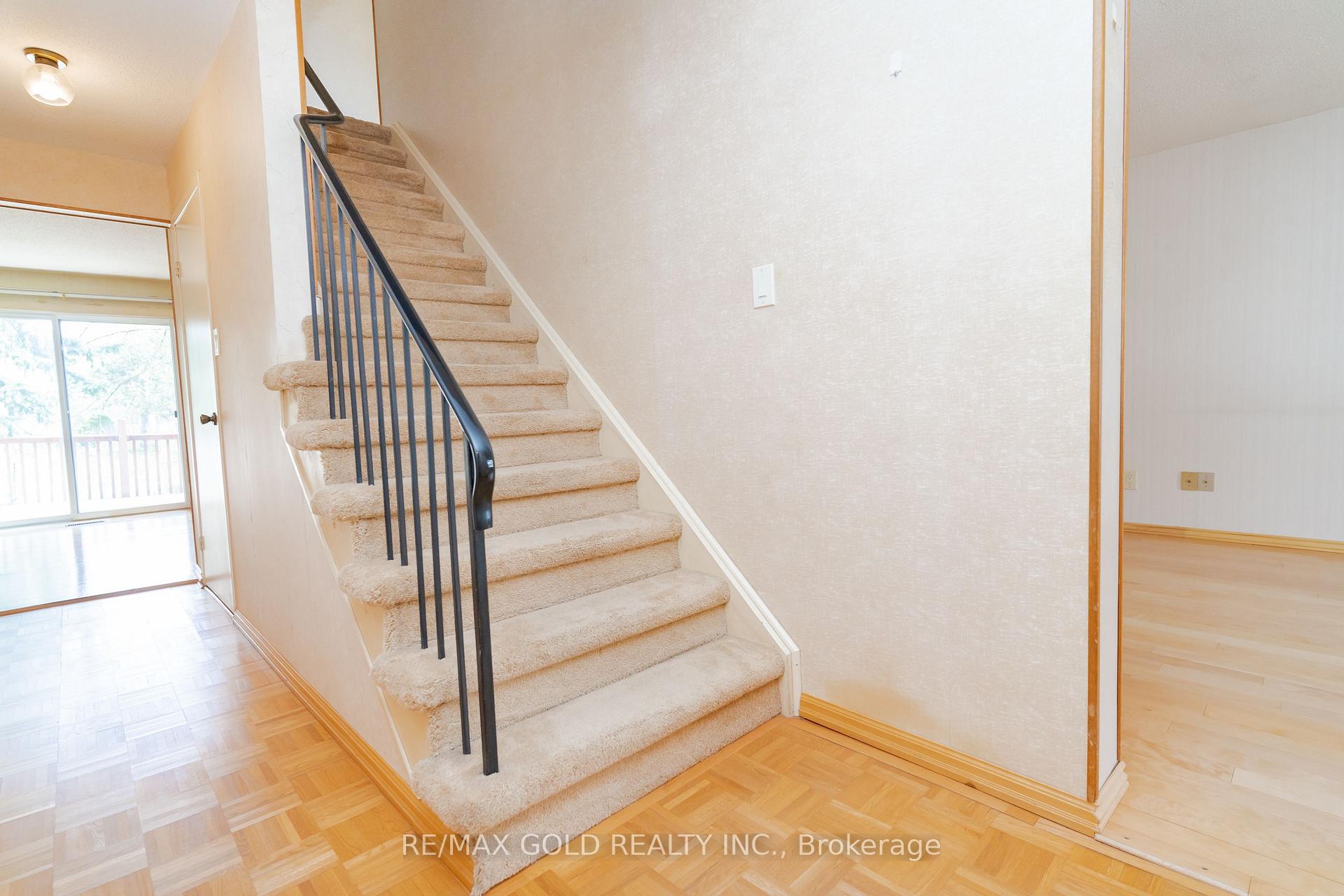 Photo 20 of 76 Mayfair Crescent, Brampton, Central Park — HOMEH