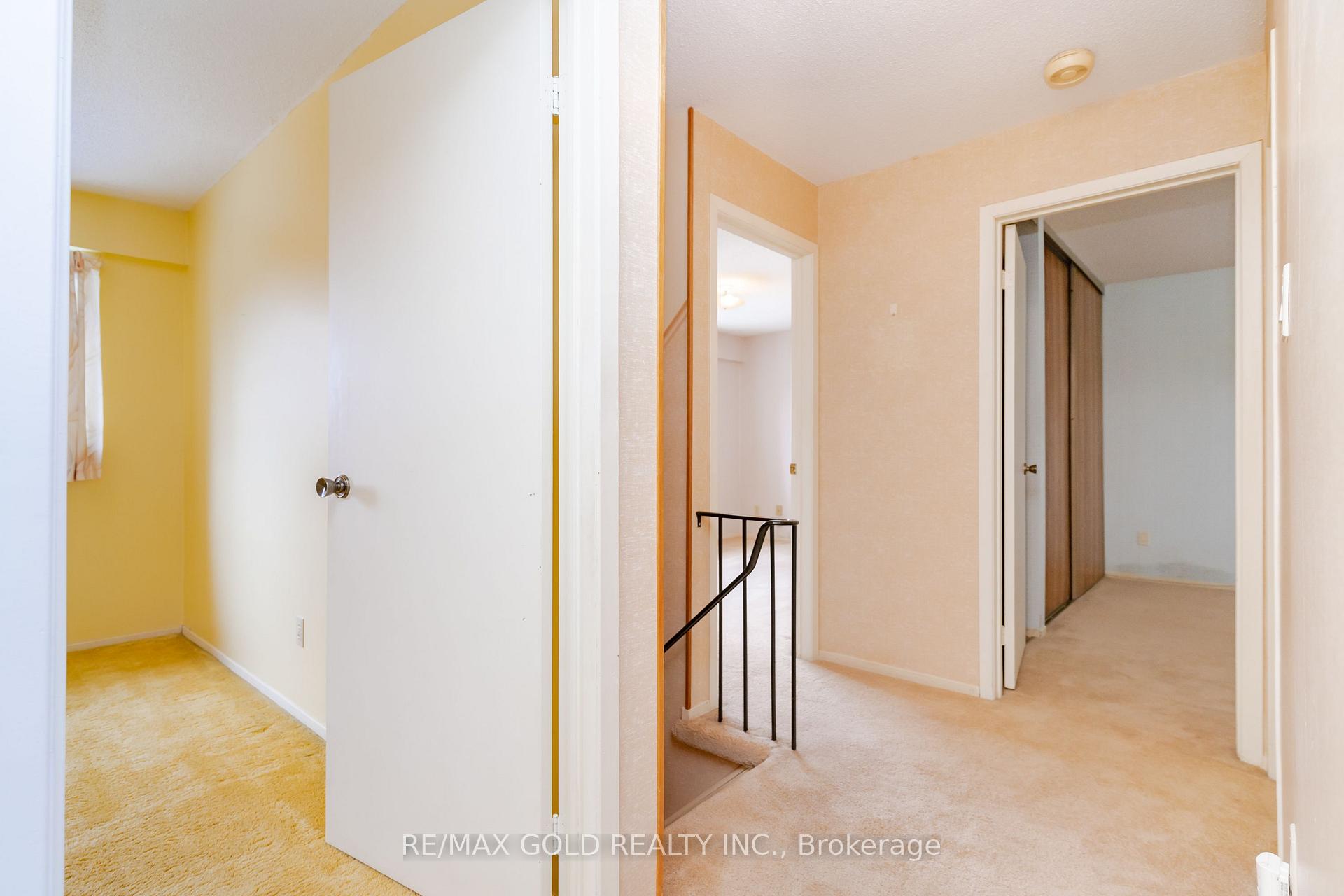 Photo 17 of 76 Mayfair Crescent, Brampton, Central Park — HOMEH