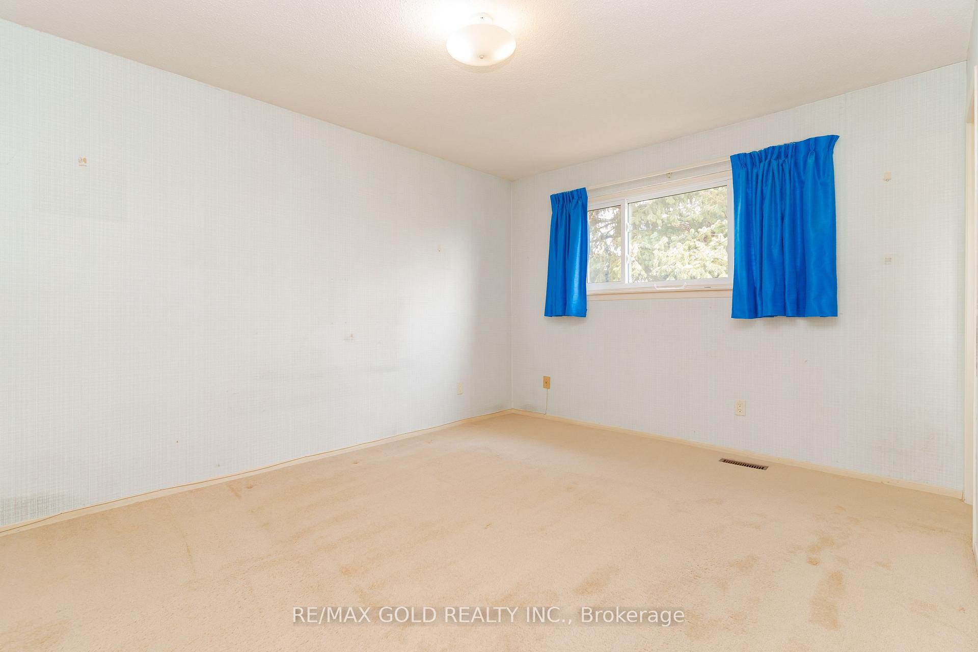 Photo 19 of 76 Mayfair Crescent, Brampton, Central Park — HOMEH