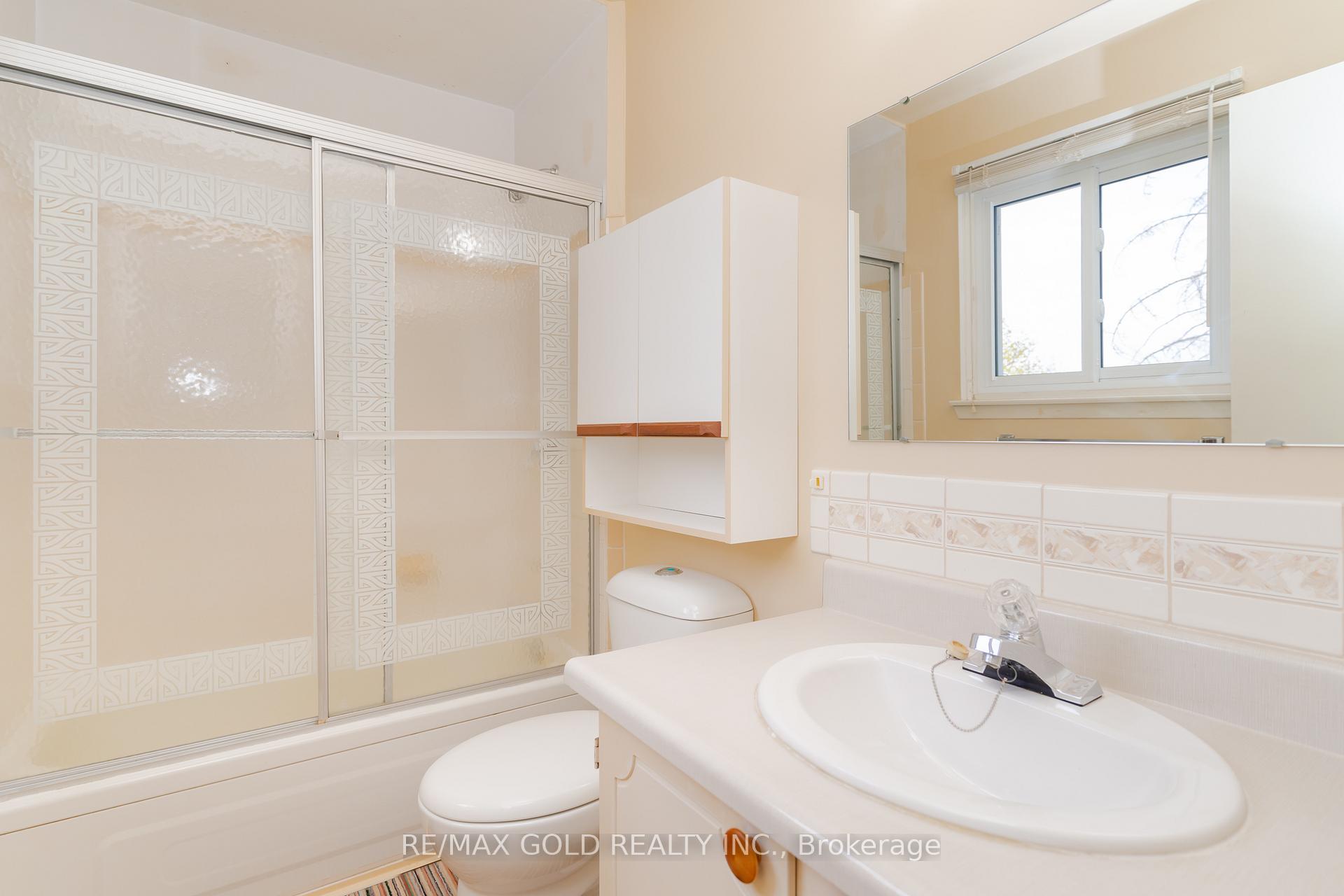 Photo 21 of 76 Mayfair Crescent, Brampton, Central Park — HOMEH